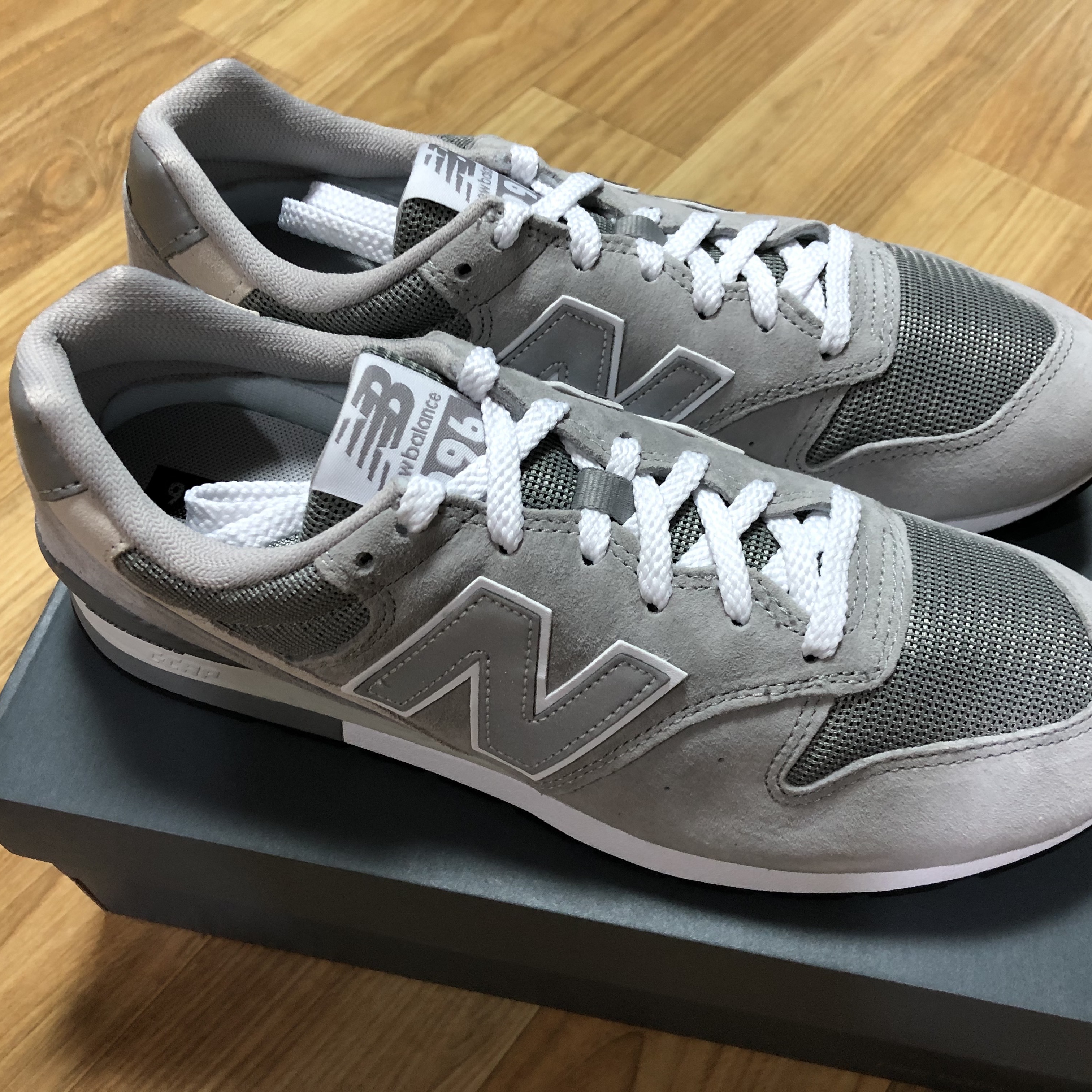 New Balance 996 Grey 착용 스타일 - 2