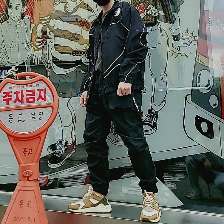 Nike x Stussy Air Huarache LE Desert Oak 착용 스타일