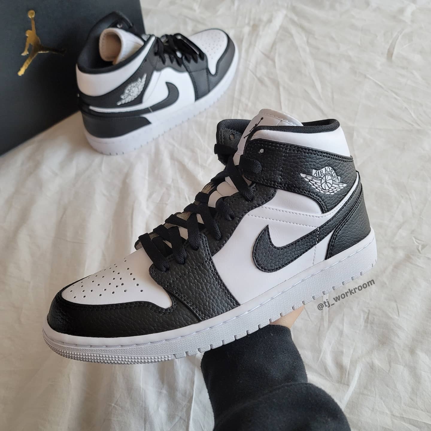 Jordan 1 Mid Triple White 착용 스타일 - 1