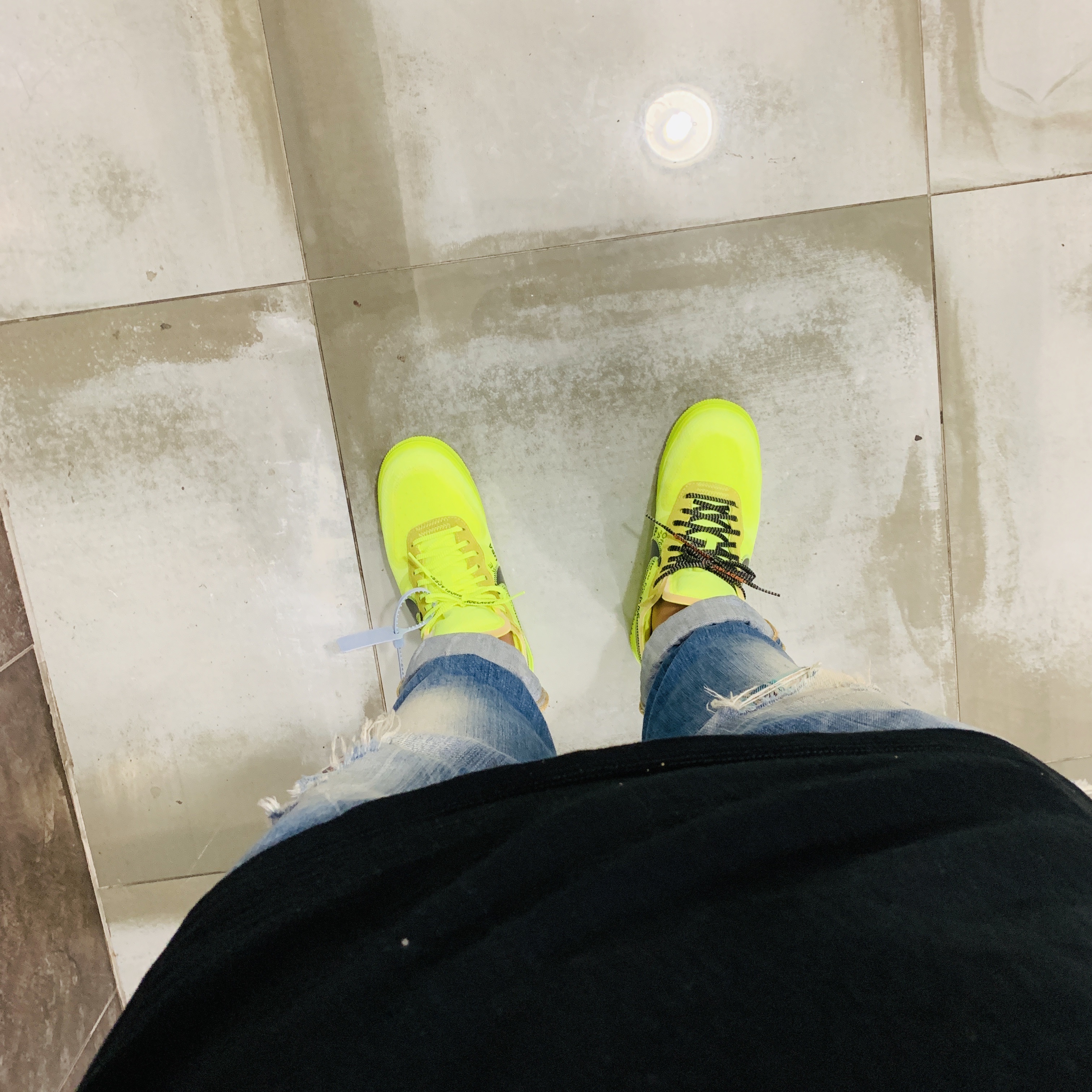 Nike x Off-White Air Force 1 Low Volt 착용 스타일