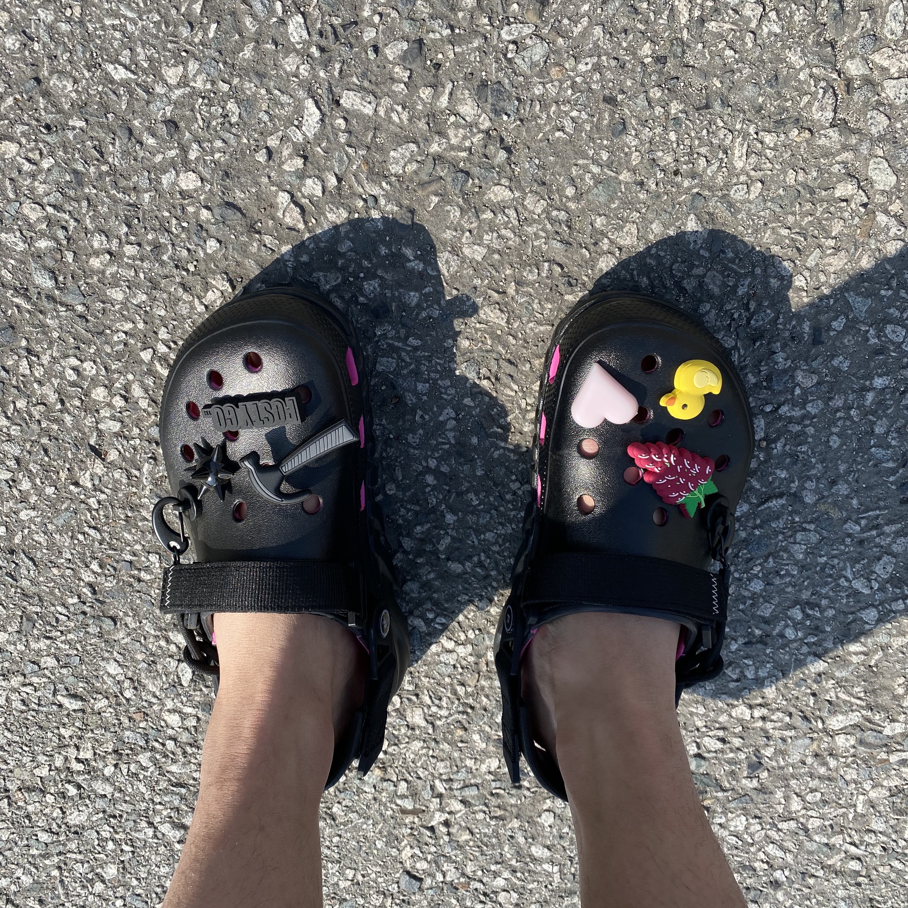 Crocs x Post Malone Duet Max Clog Black 착용 스타일 - 2