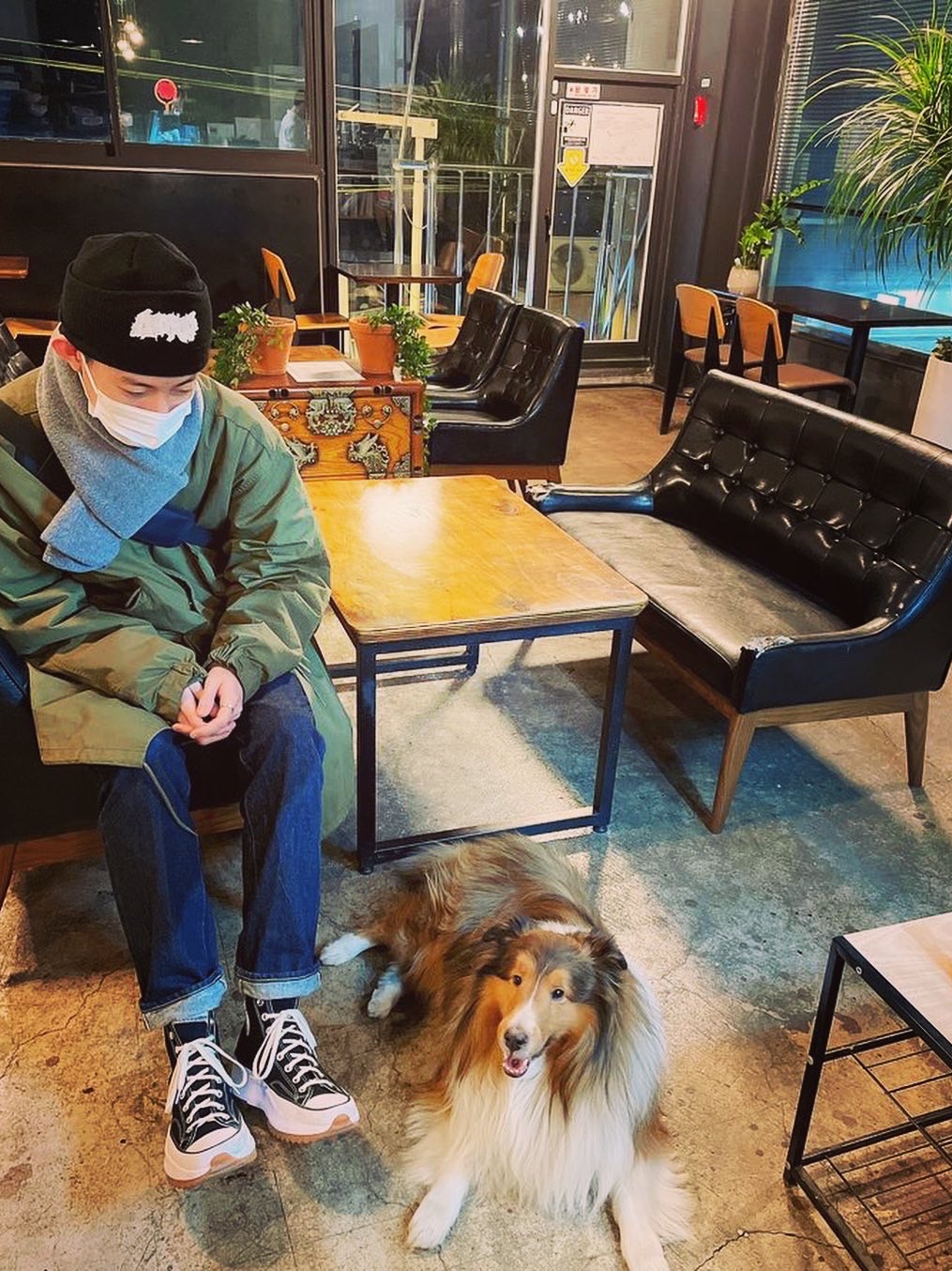Converse Run Star Hike Hi Black White Gum 착용 스타일