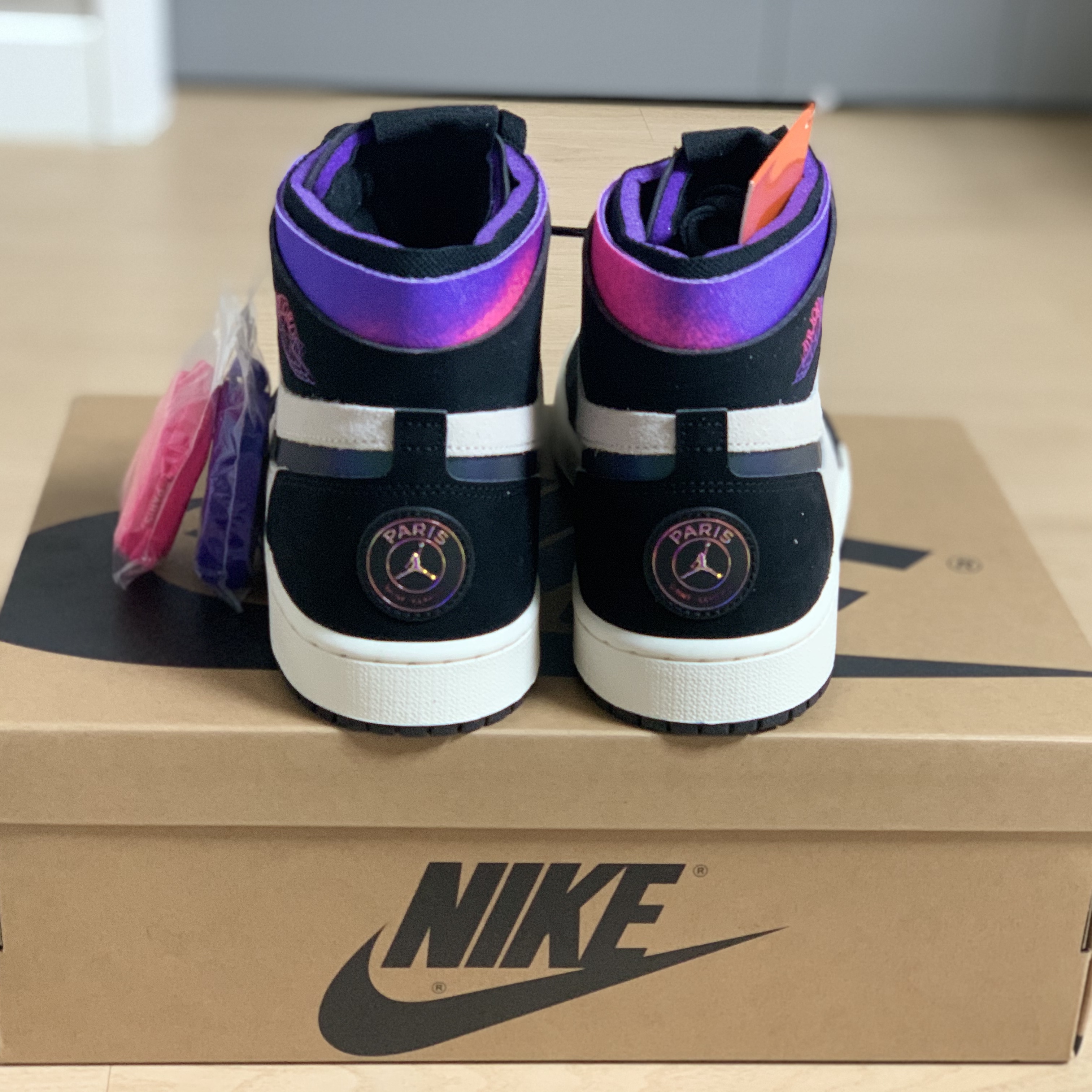 Jordan 1 x Paris Saint-Germain Zoom Air CMFT 착용 스타일 - 3