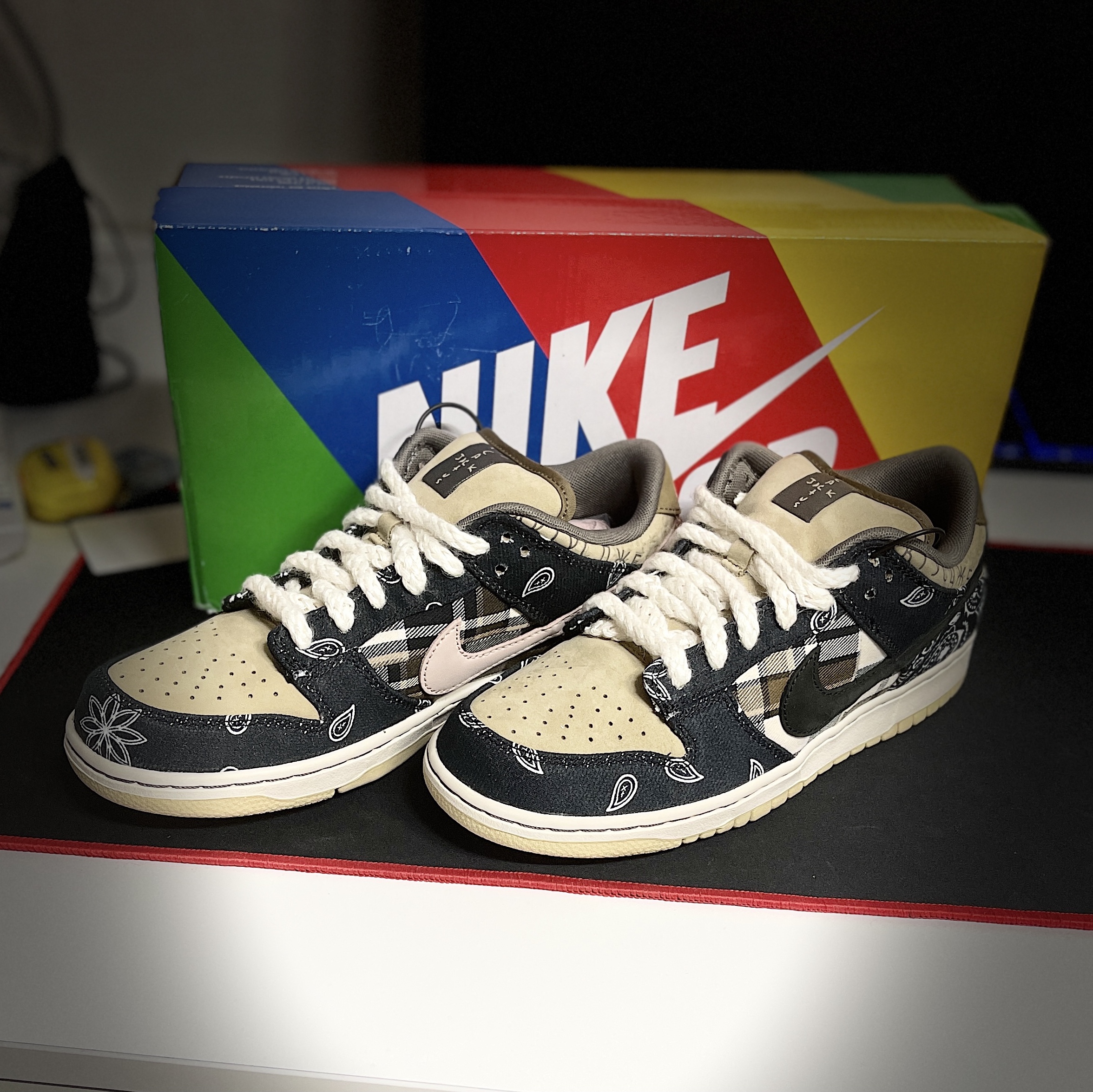Nike x Travis Scott SB Dunk Low 착용 스타일