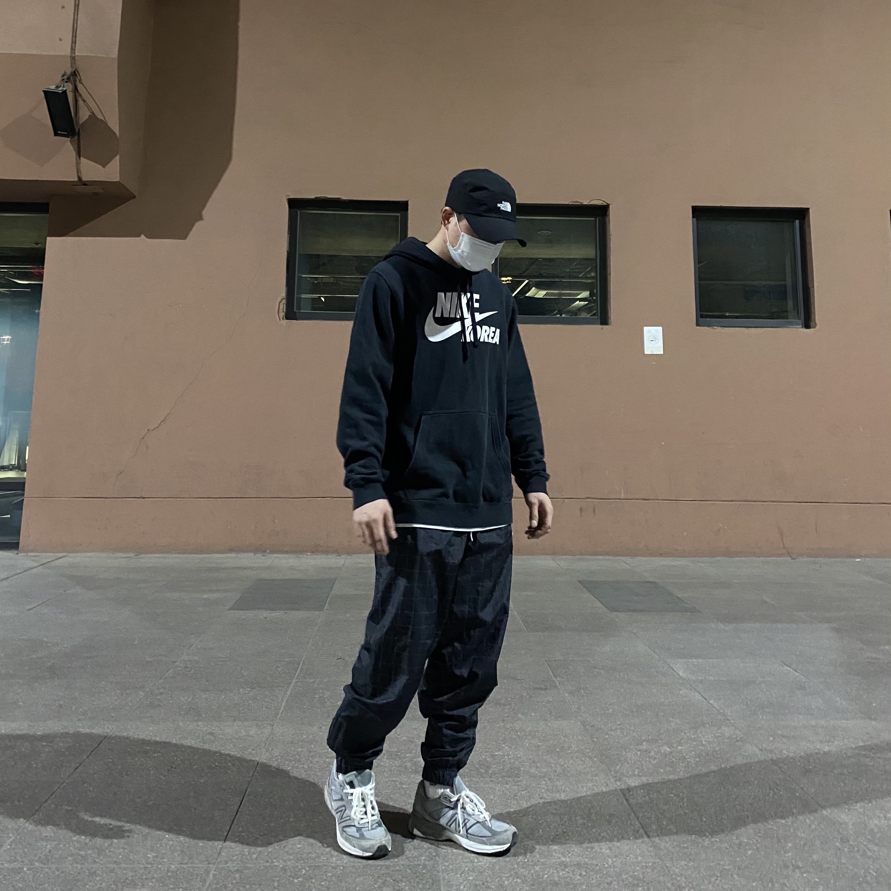 New Balance 990v5 Made in USA Grey - D Standard, Nike M NRG Flash Track Pants Black - Asia 착용 스타일 - 1