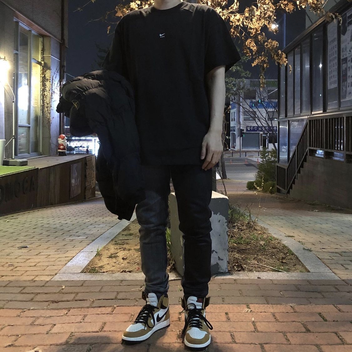 Jordan 1 Retro High Rookie of the Year, Nike x Matthew M Williams NRG SE S/S T-Shirt Black 착용 스타일