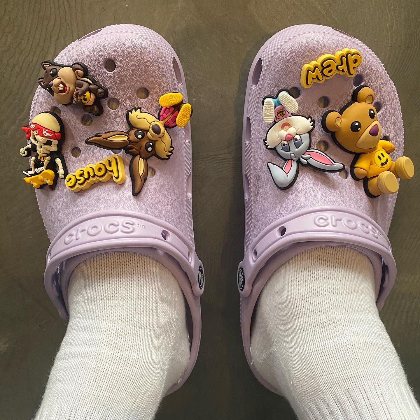 Crocs x Justin Bieber x Drew Classic Clog Lavender 착용 스타일 - 2