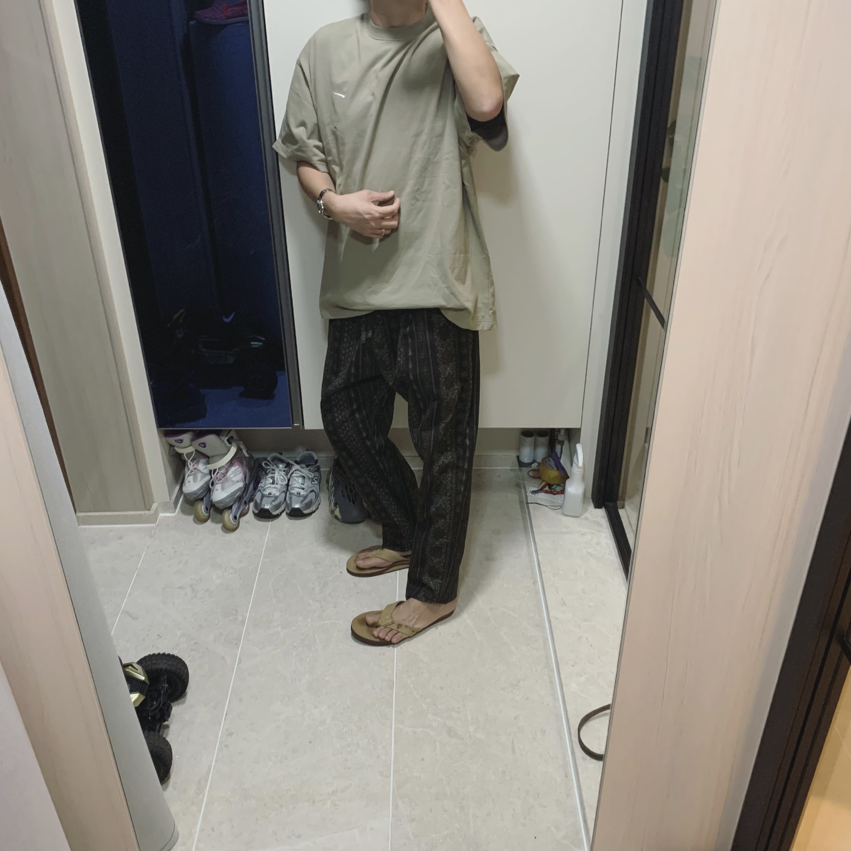Nike NRG Solo Swoosh T-Shirt Khaki - US/EU 착용 스타일 - 1