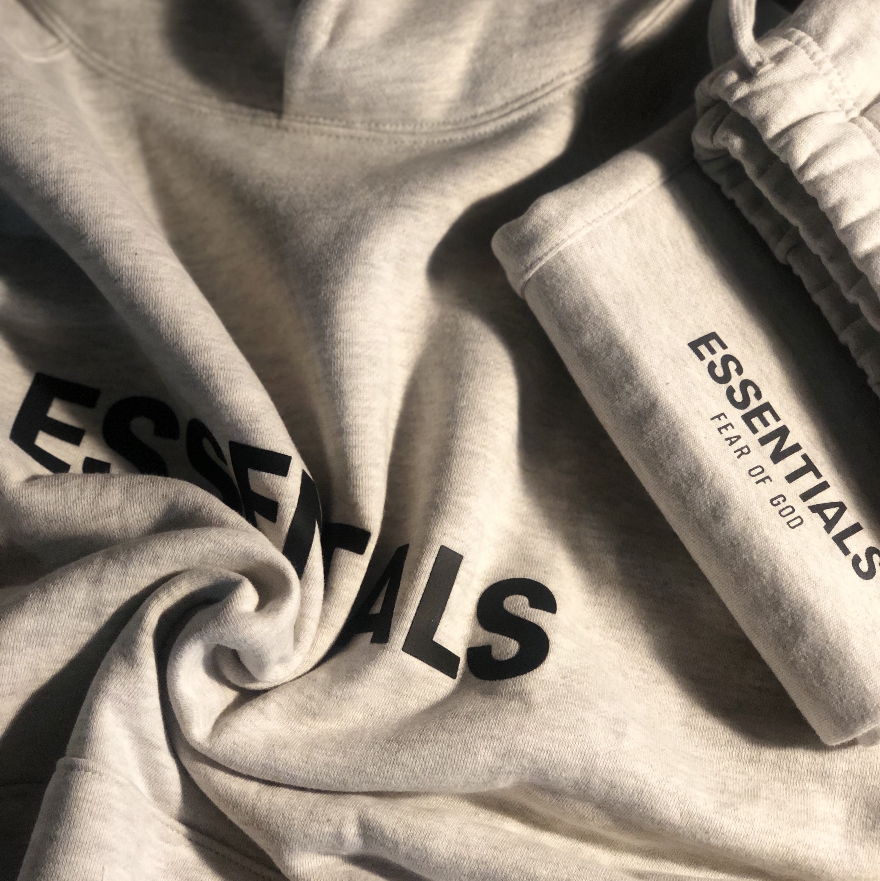 Essentials Sweatpants Oatmeal/Oatmeal Heather/Light Heather Oatmeal 2020, Essentials 3D Silicon Applique Pullover Hoodie Oatmeal/Oatmeal Heather/Light Heather Oatmeal 2020 착용 스타일