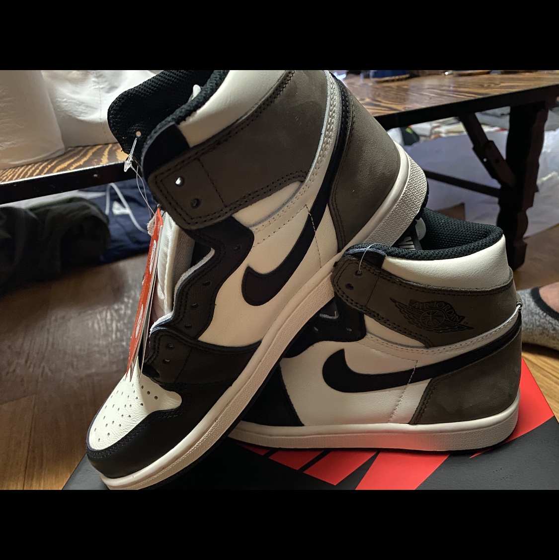 Jordan 1 Retro High OG Black Mocha, Nike x Kasina Dunk Low 80's Bus 착용 스타일 - 3