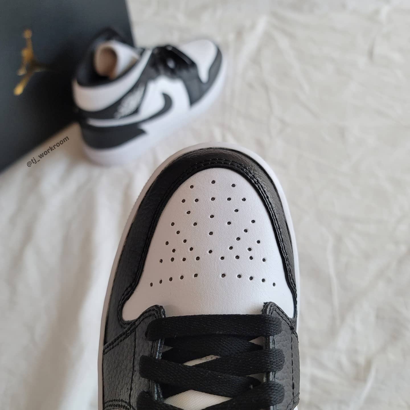 Jordan 1 Mid Triple White 착용 스타일 - 3