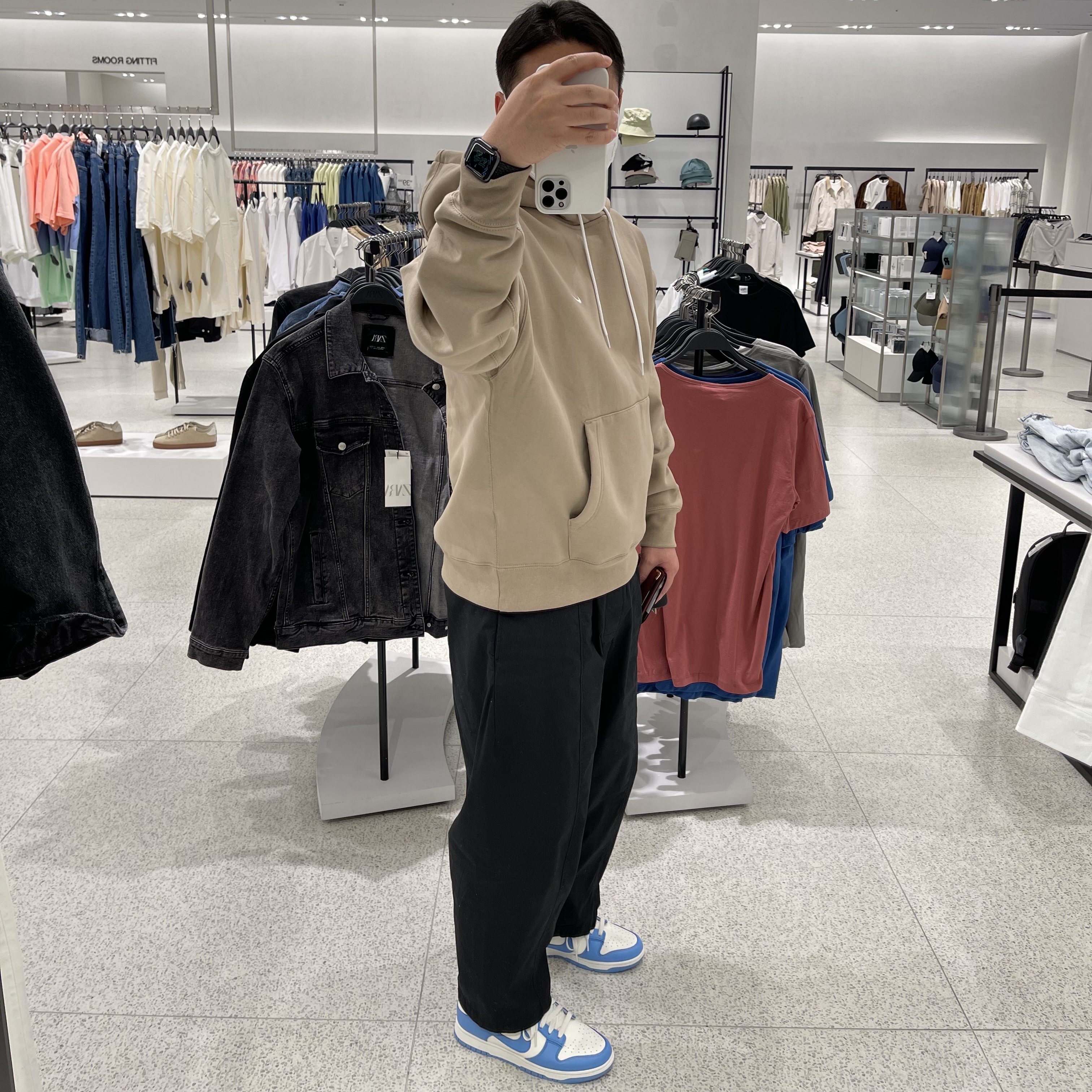 (W) Nike Dunk Low Coast, Nike NRG Solo Swoosh Fleece Hoodie Khaki - Asia 착용 스타일 - 2