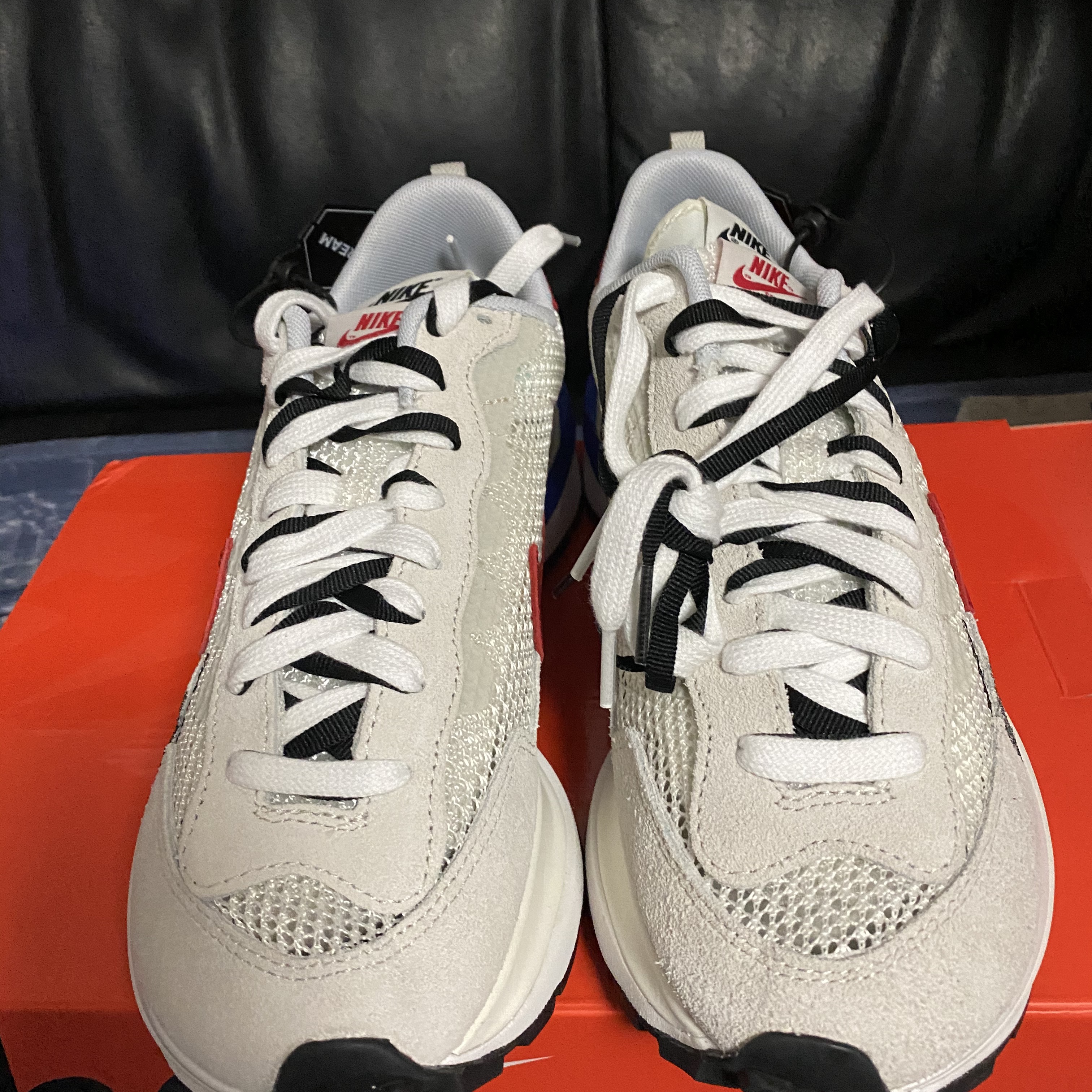 Nike x Sacai VaporWaffle Royal Fuchsia 착용 스타일 - 4
