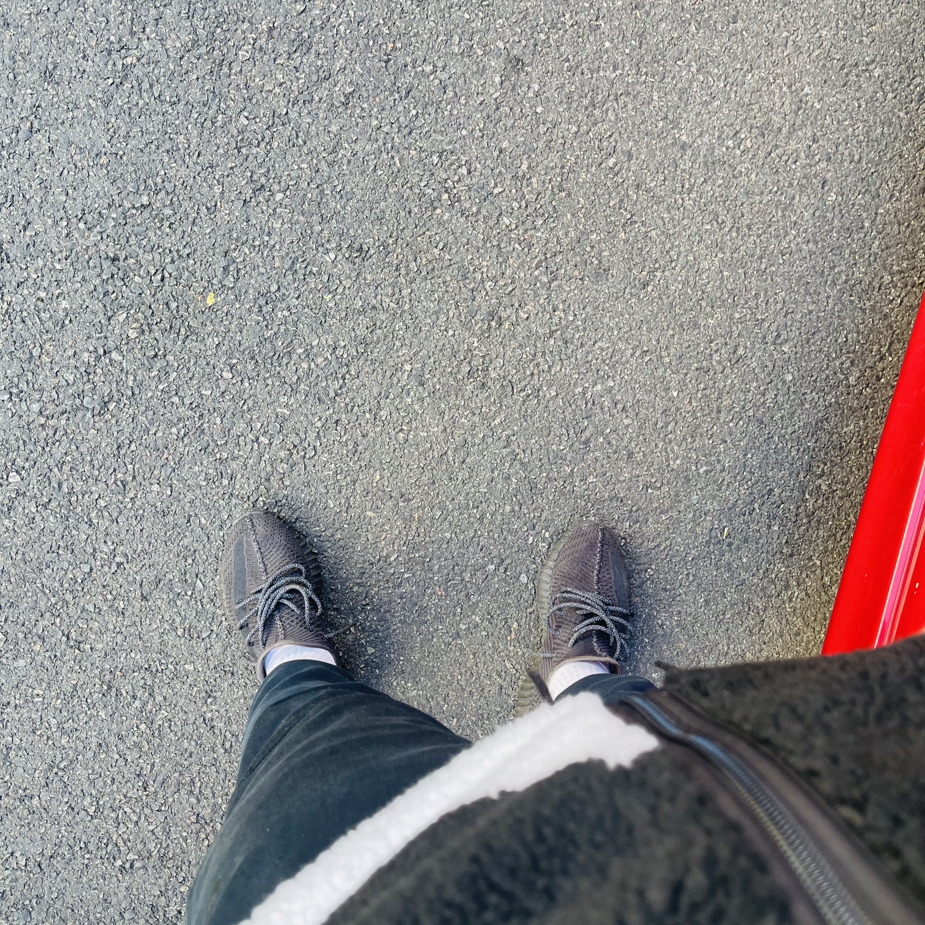 Adidas Yeezy Boost 350 V2 Black - Non-Reflective, Supreme x The North Face S Logo Hooded Fleece Jacket Black - 20FW 착용 스타일