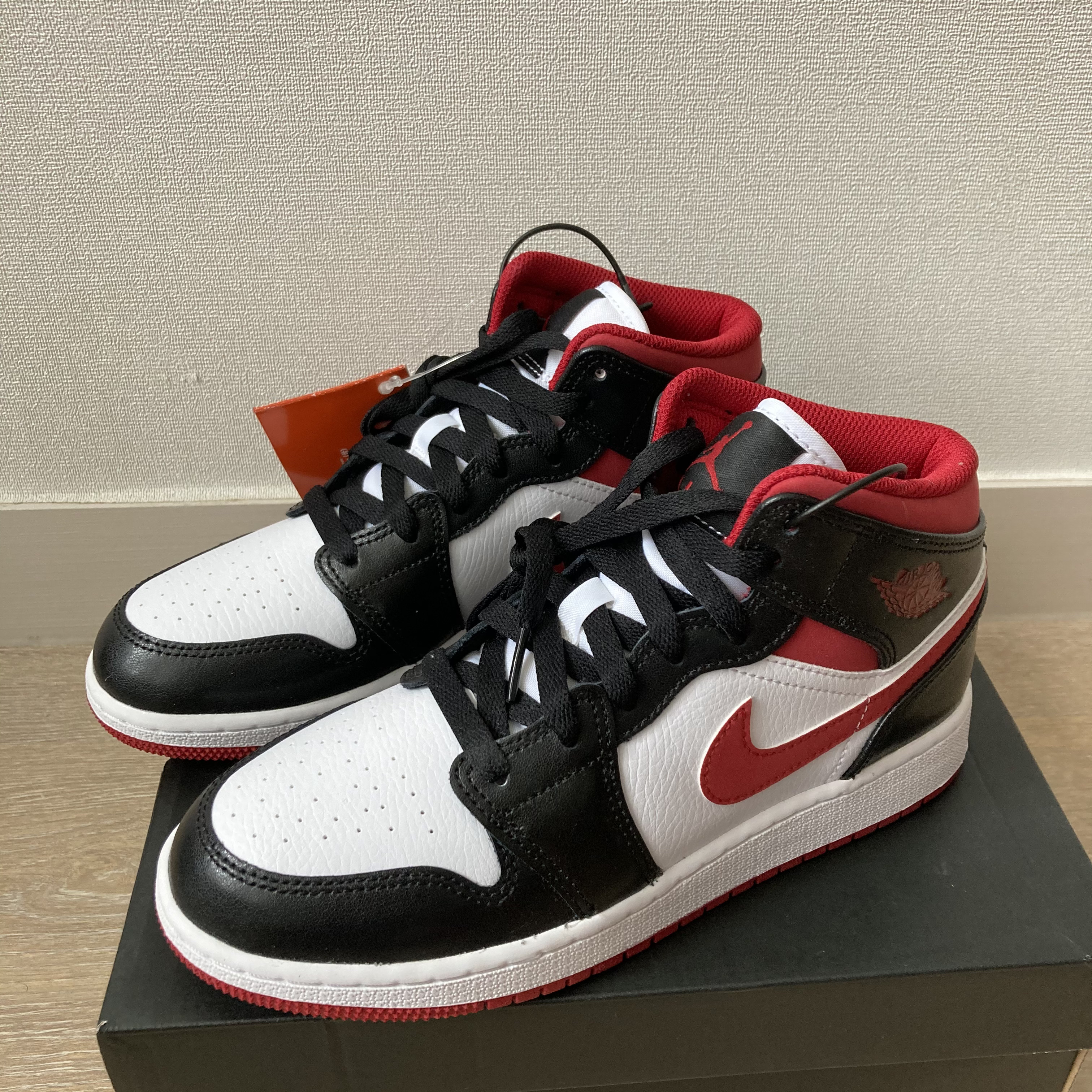 (GS) Jordan 1 Mid Gym Red Black White 착용 스타일 - 4