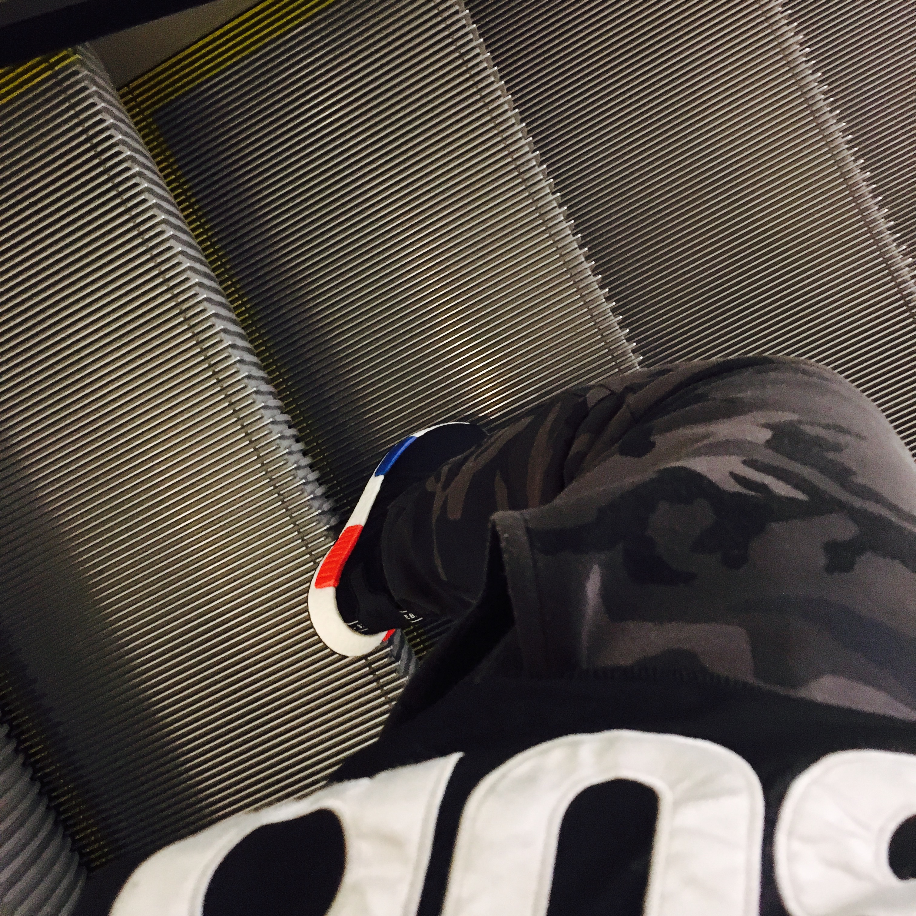 Adidas NMD R1 Core Black Lush Red (2015/2017) 착용 스타일