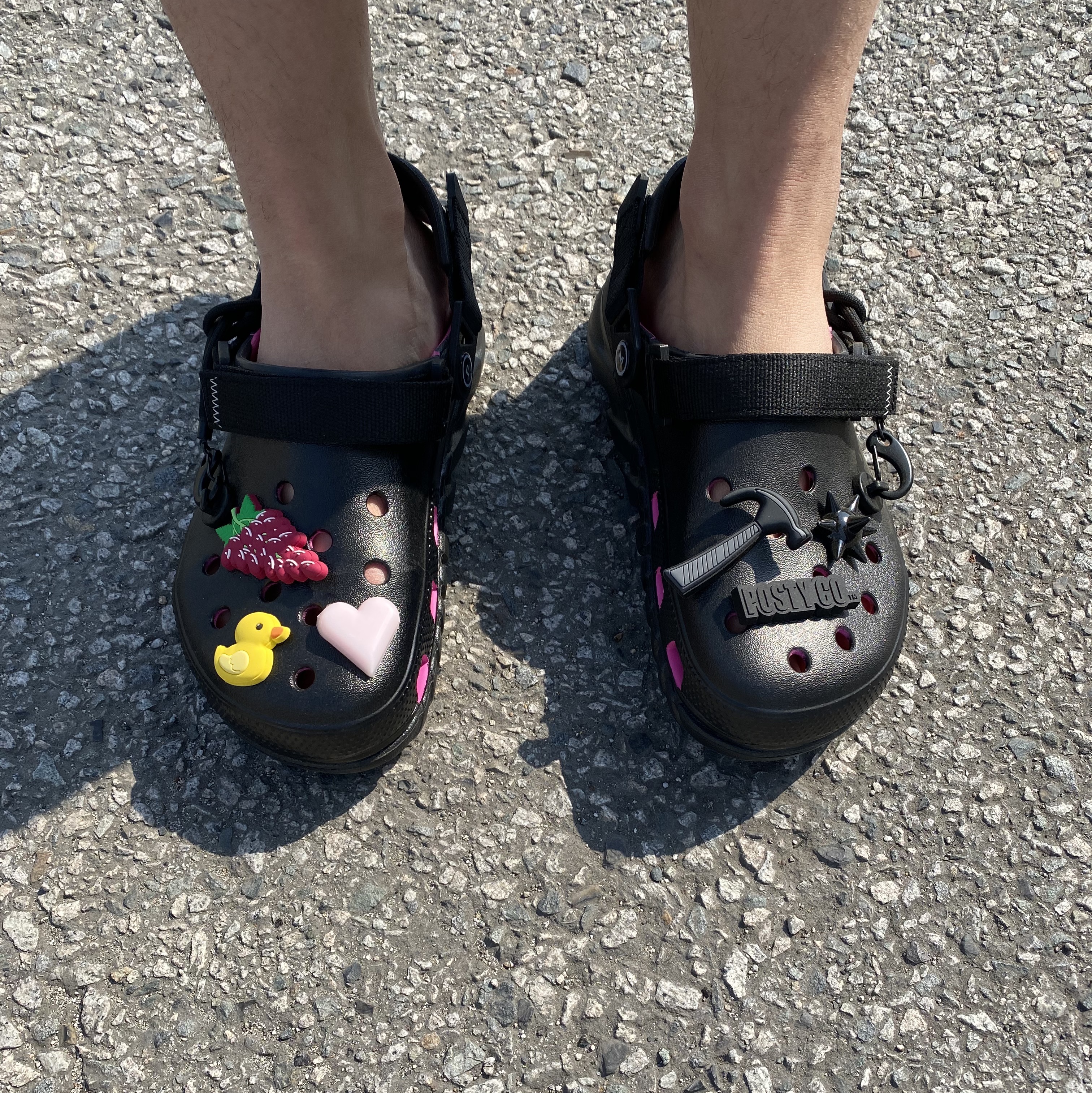 Crocs x Post Malone Duet Max Clog Black 착용 스타일 - 1