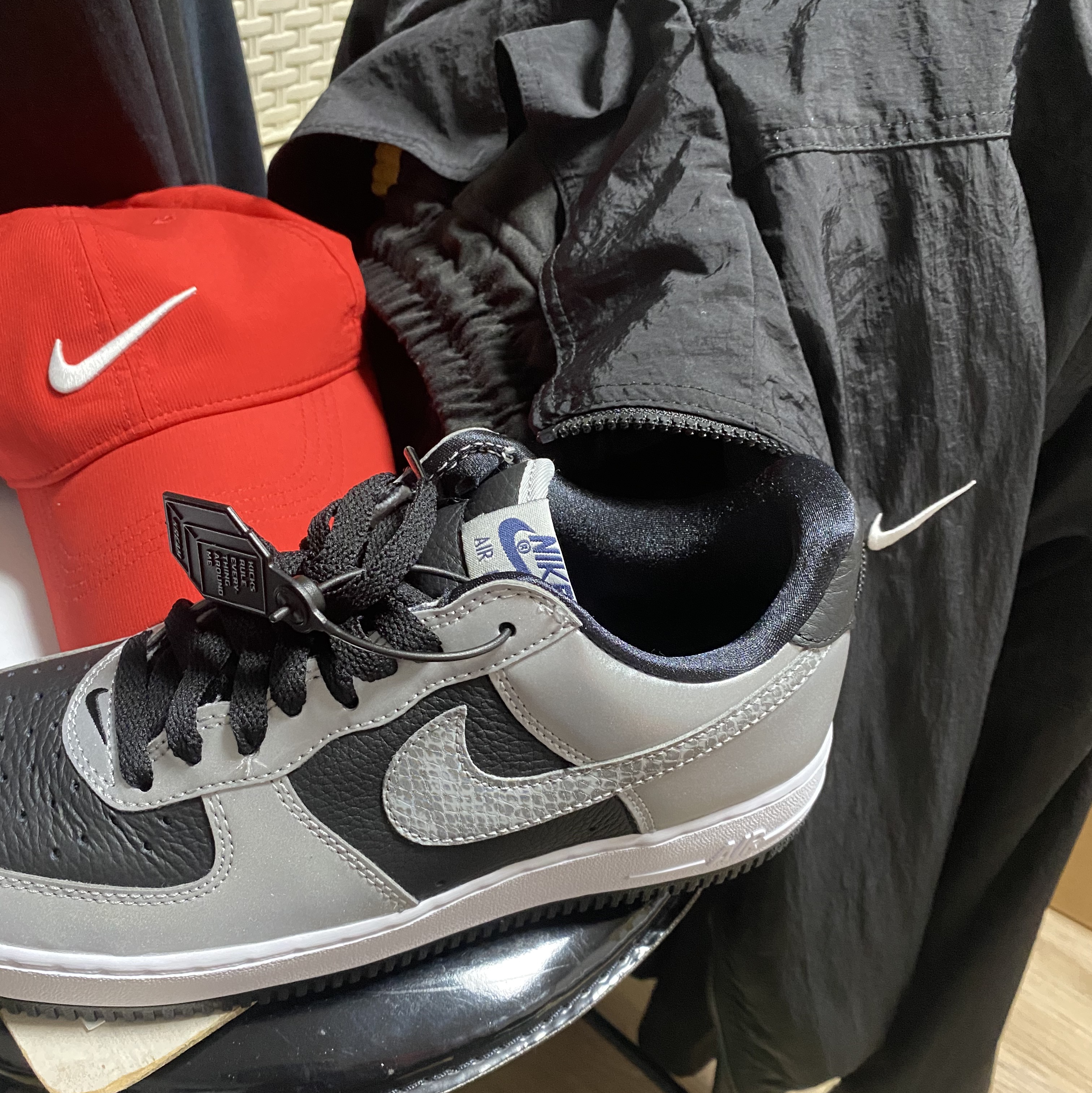 Nike Air Force 1 B Silver Snake 착용 스타일