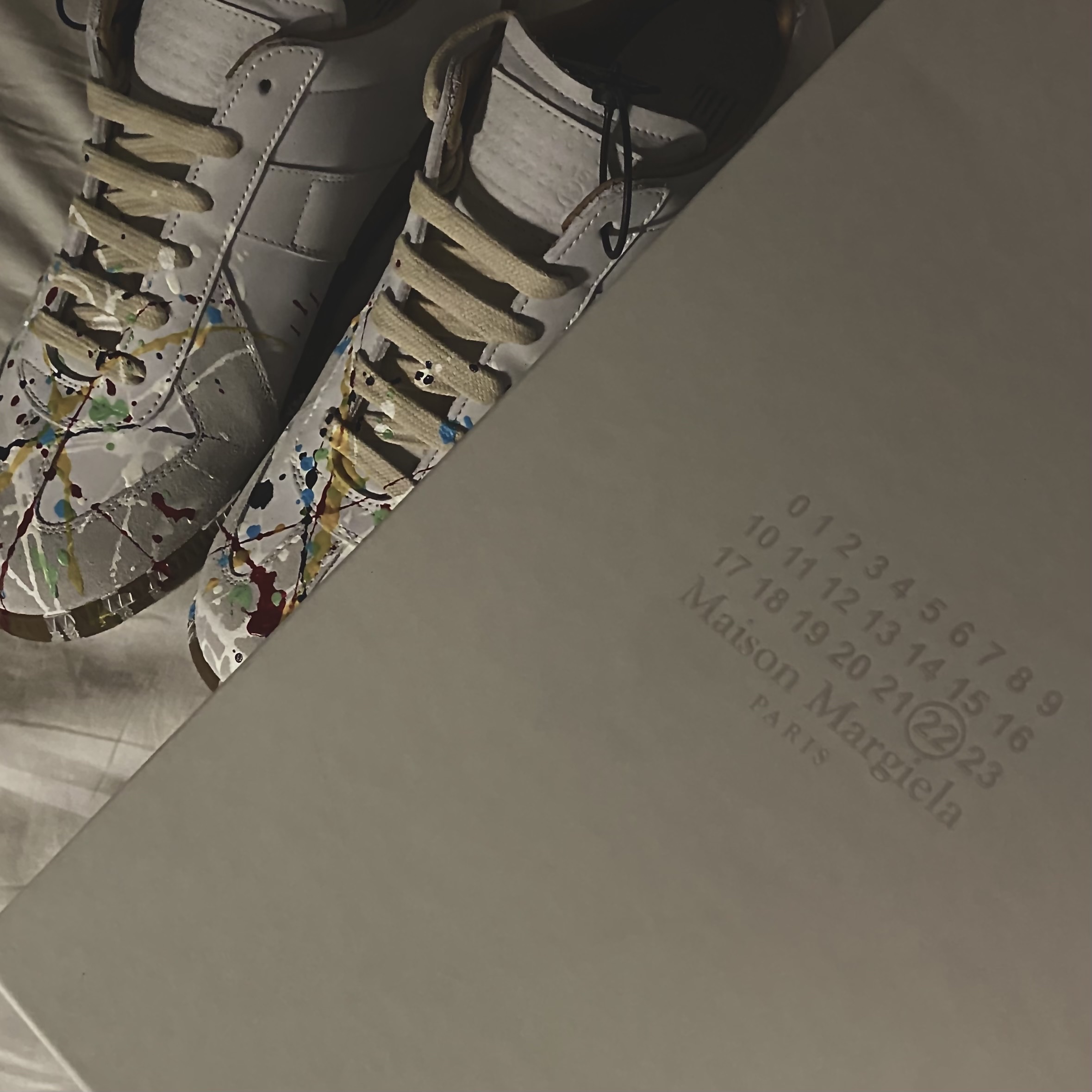 Maison Margiela Replica Paint Drop Sneakers 착용 스타일