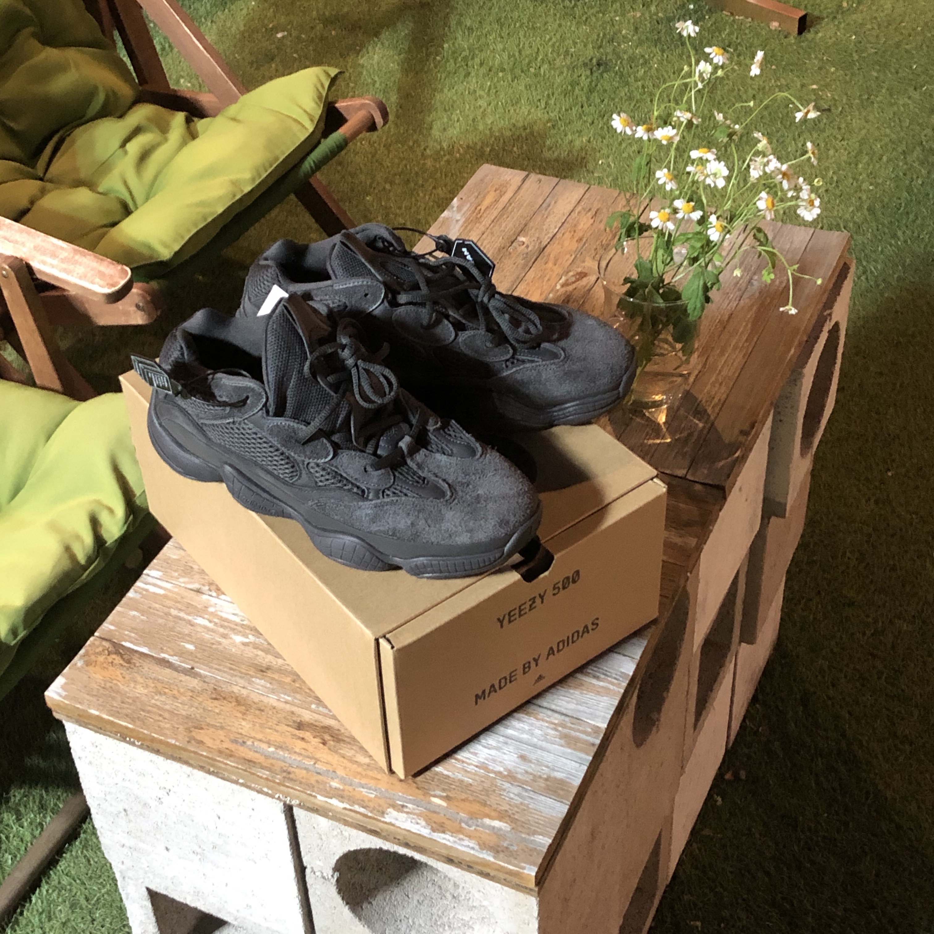 Adidas Yeezy 500 Utility Black 2018/2020 착용 스타일 - 1