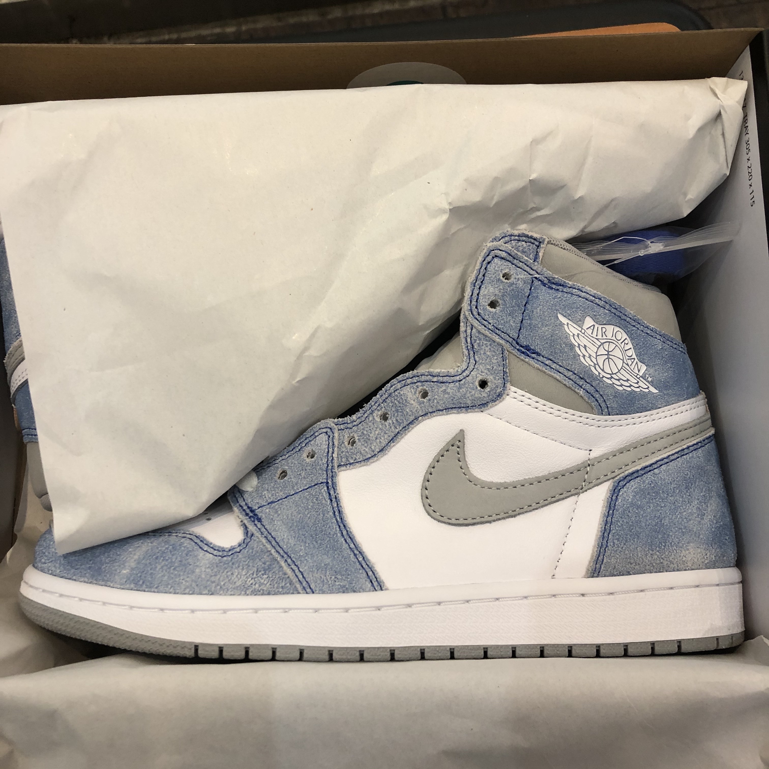 Jordan 1 Retro High OG Hyper Royal 착용 스타일