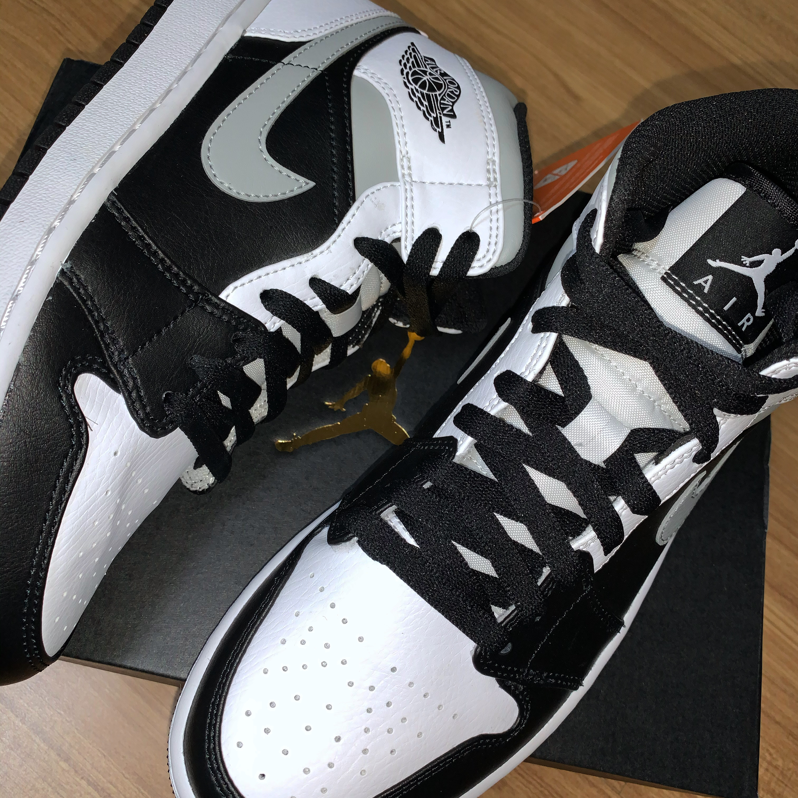 Jordan 1 Mid White Shadow 착용 스타일