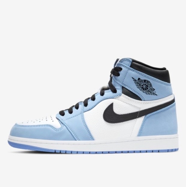 Jordan 4 Retro Taupe Haze, Jordan 1 Retro High OG University Blue 착용 스타일 - 2