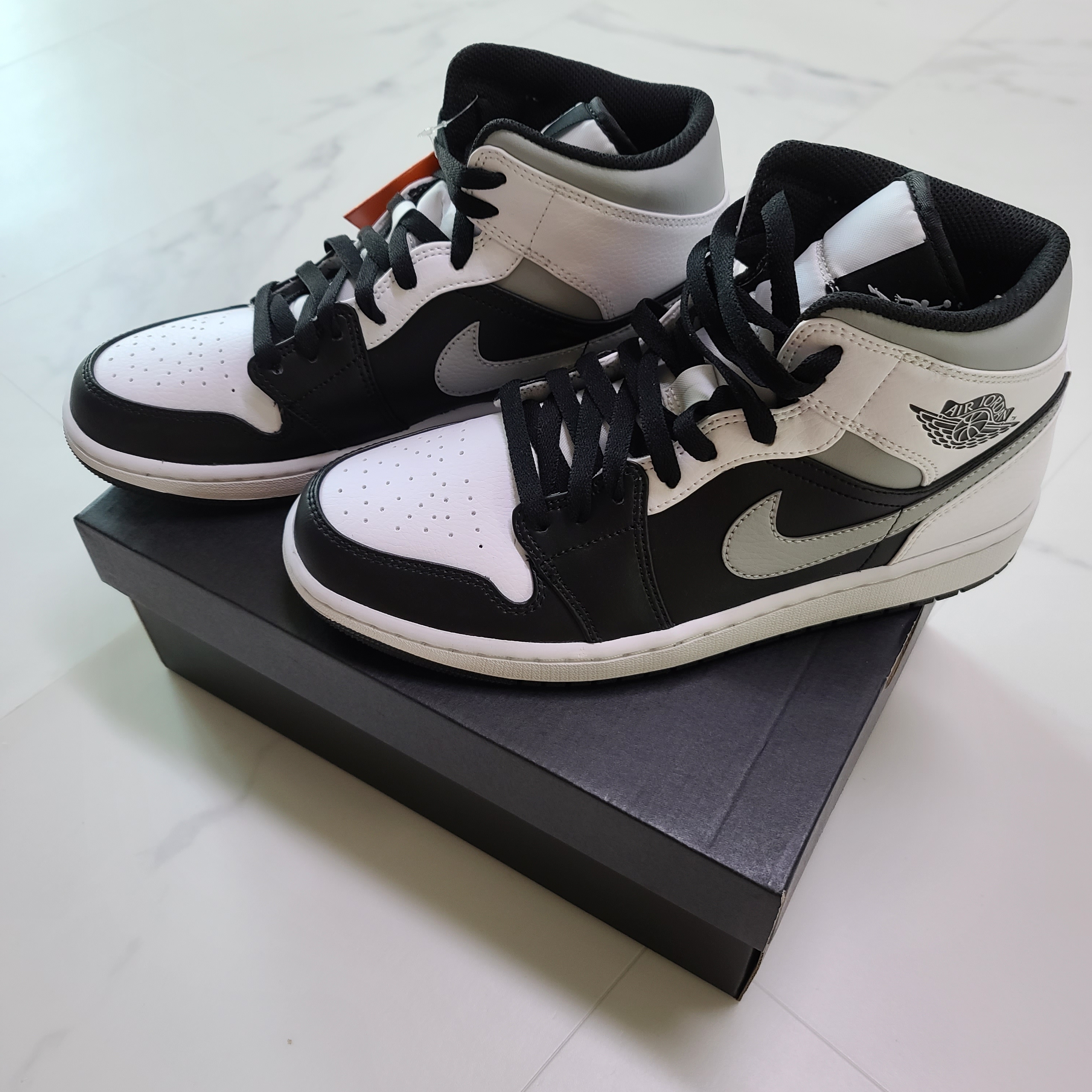 Jordan 1 Mid White Shadow 착용 스타일 - 1