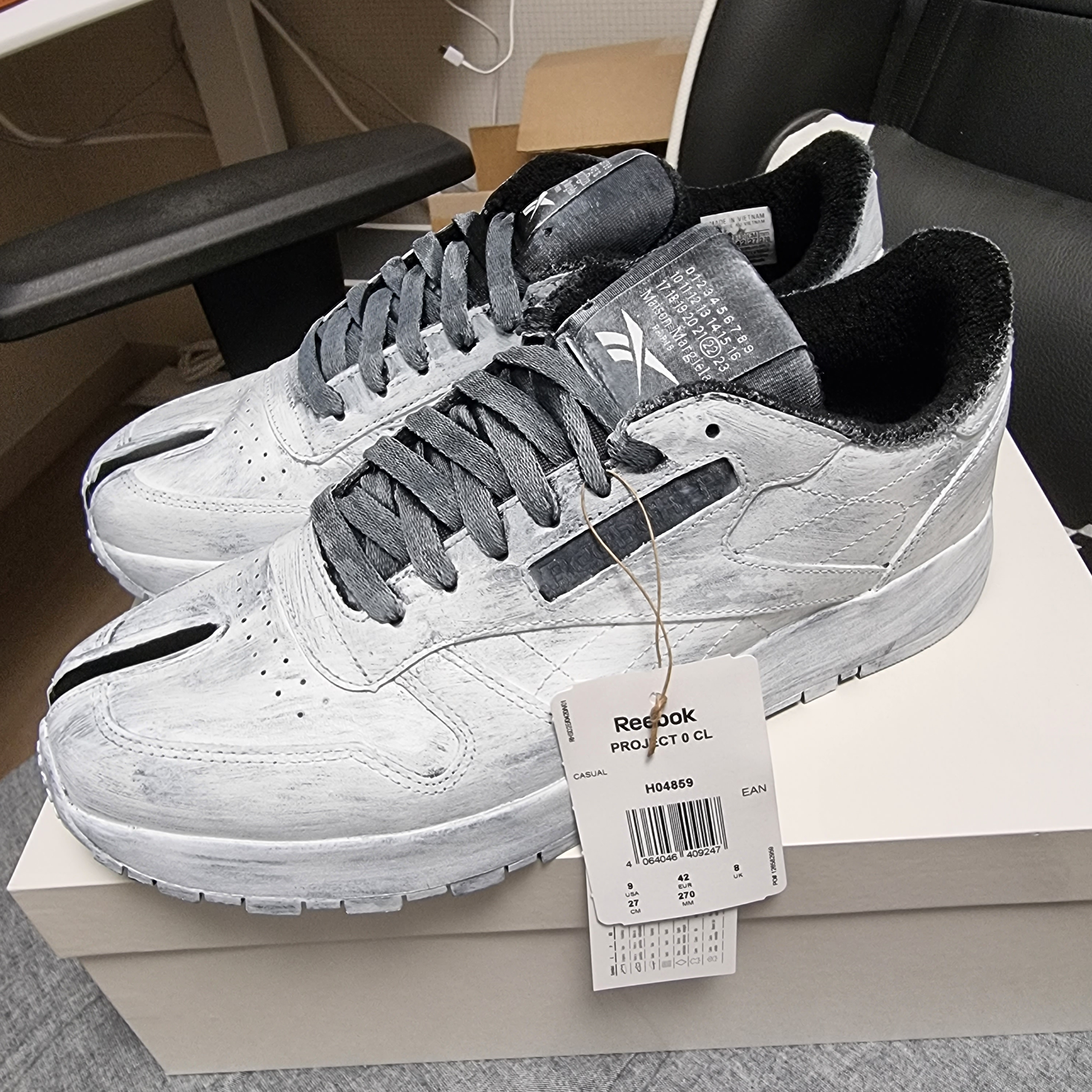 Reebok x Maison Margiela Classic Leather Tabi Shoes Bianchetto 착용 스타일 - 1