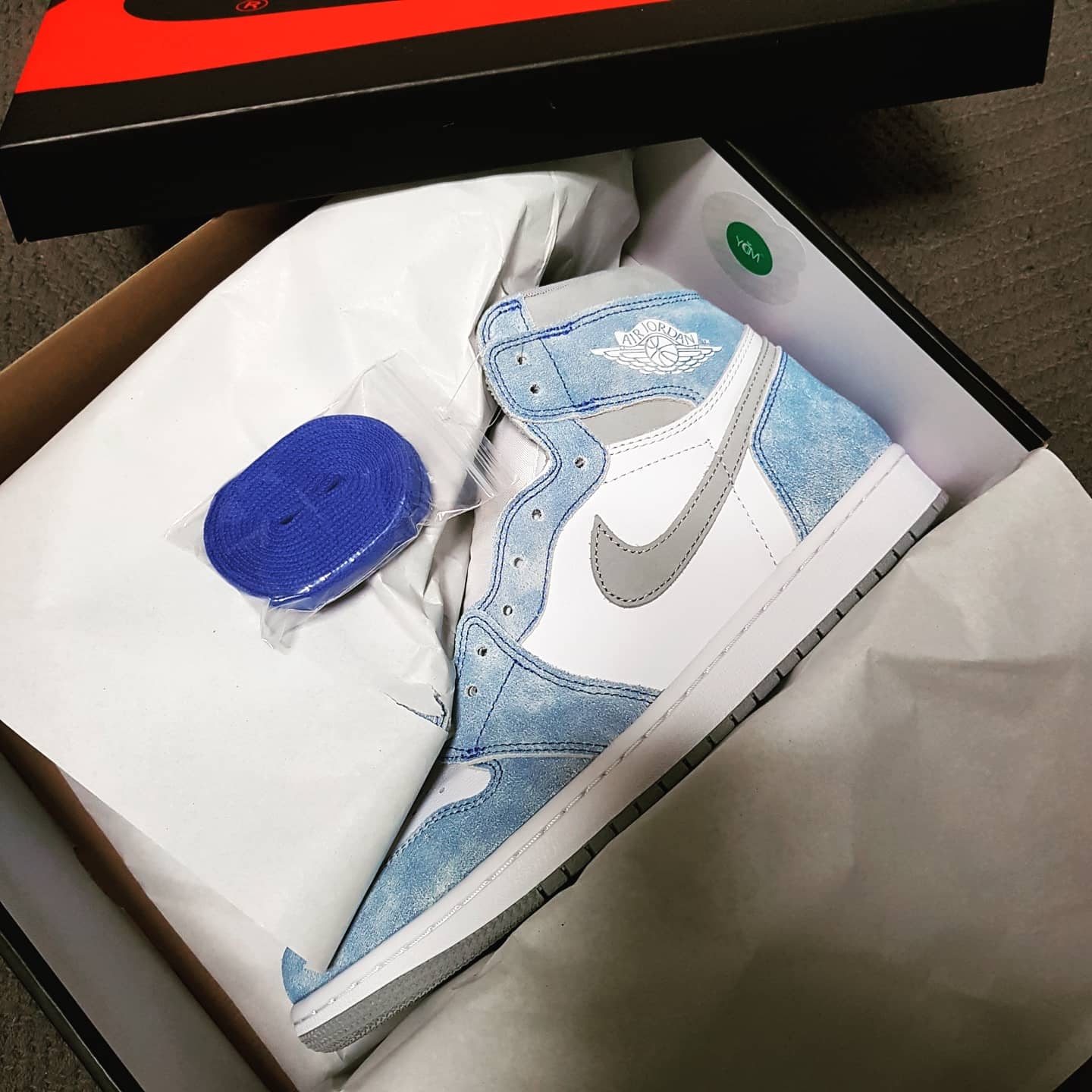 Jordan 1 Retro High OG Hyper Royal, Nike Dunk Low Retro Black 착용 스타일 - 1