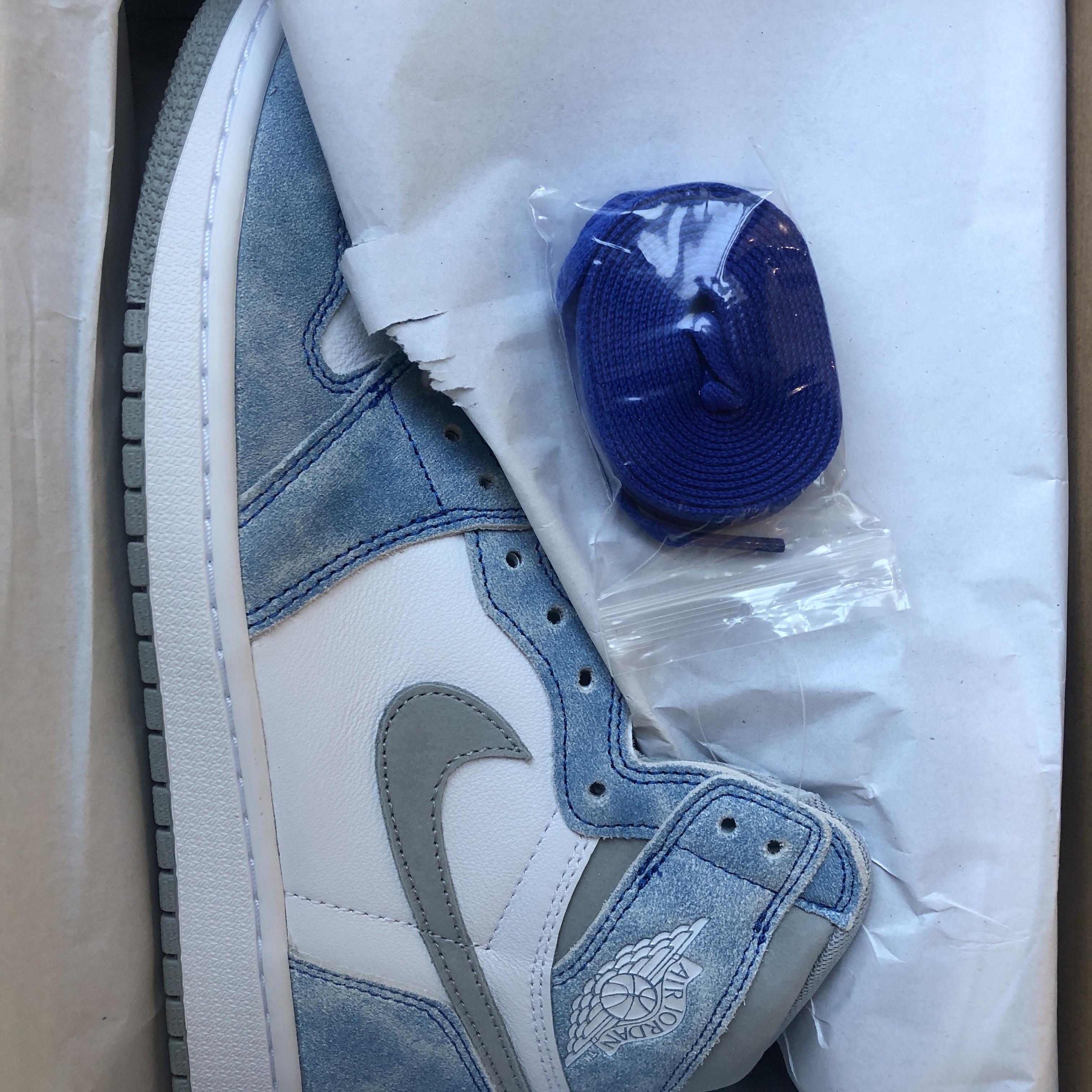 Jordan 1 Retro High OG Hyper Royal 착용 스타일 - 1