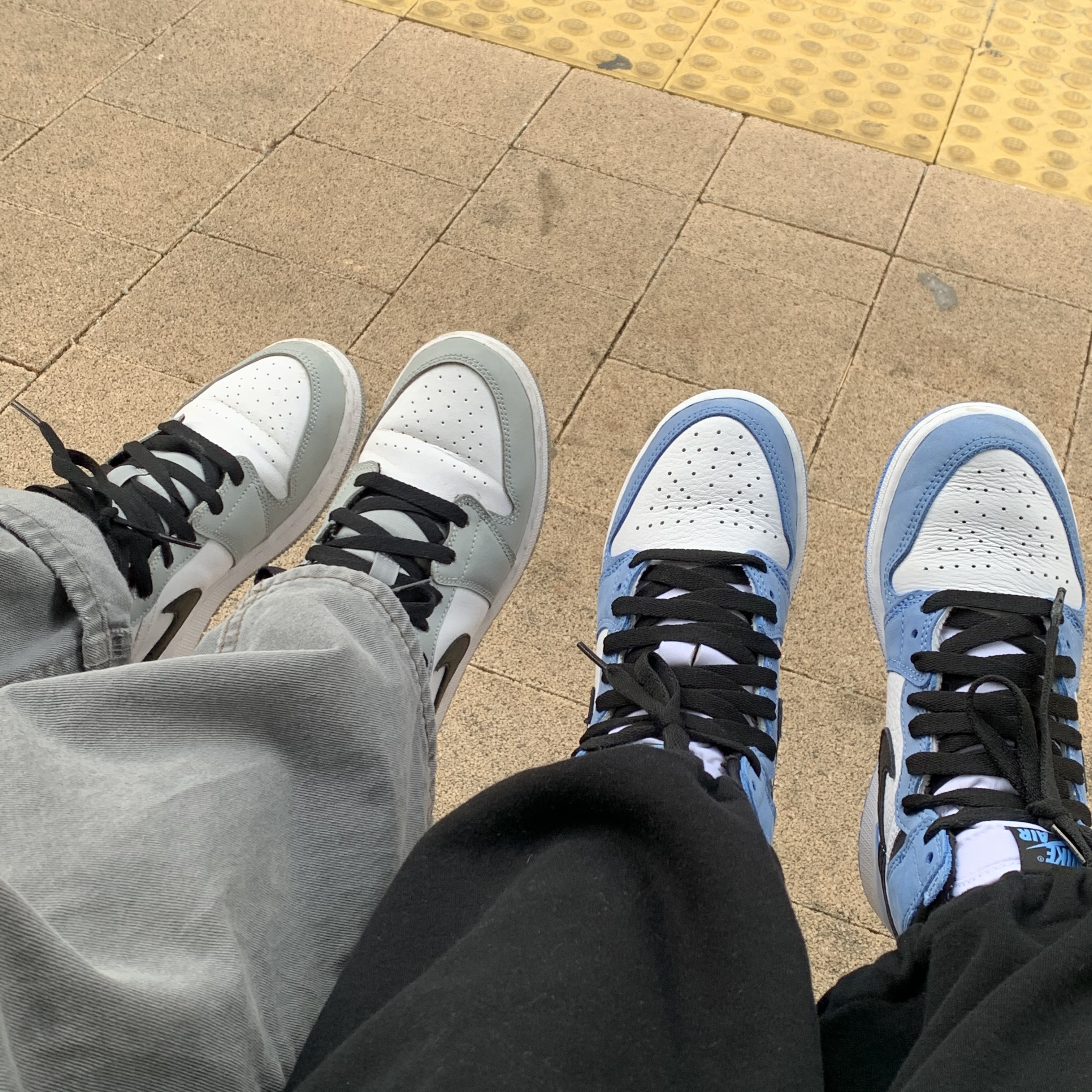 Jordan 1 Mid Light Smoke Grey, (GS) Jordan 1 Retro High OG University Blue 착용 스타일