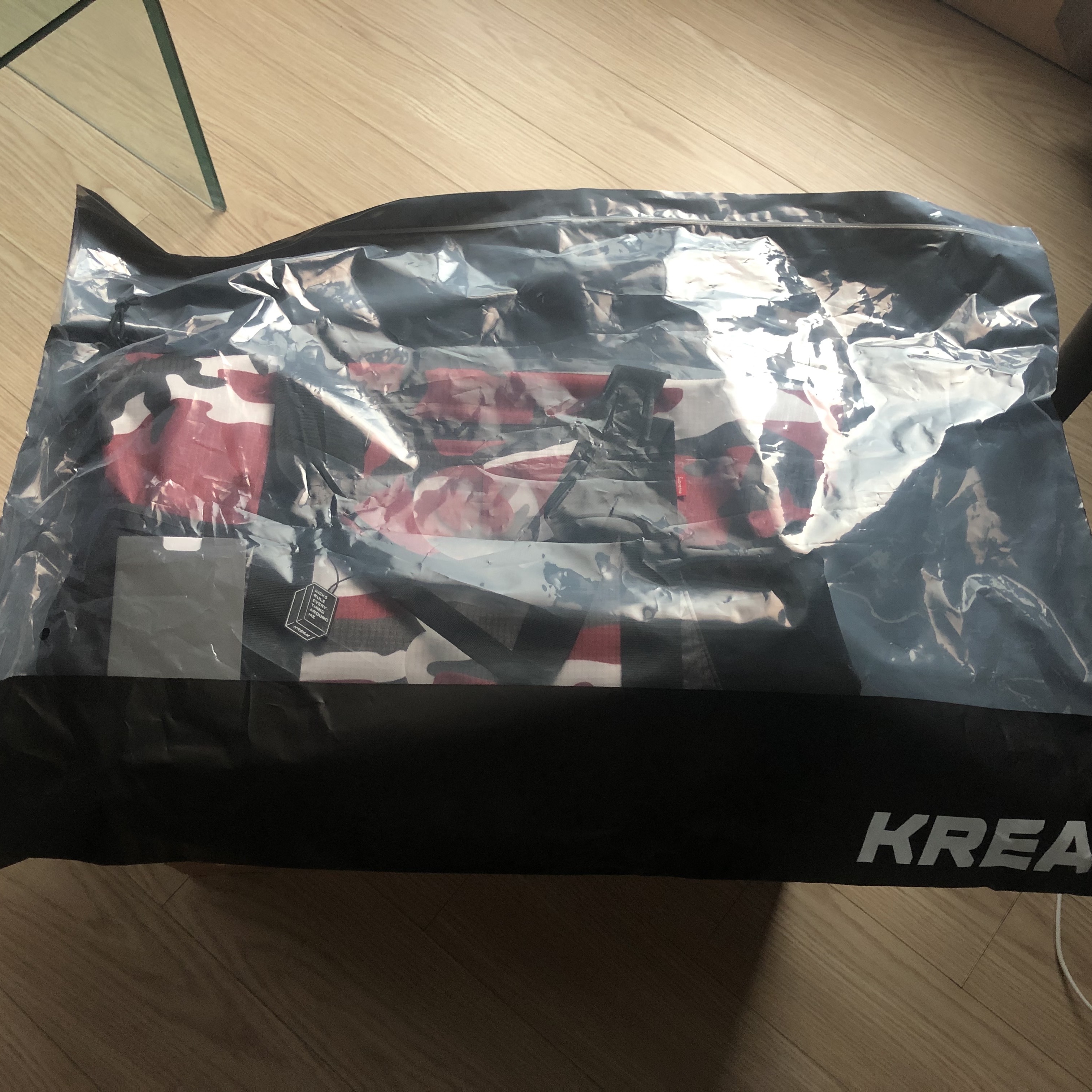 Supreme Zip Tote Red Camo - 21SS 착용 스타일 - 1