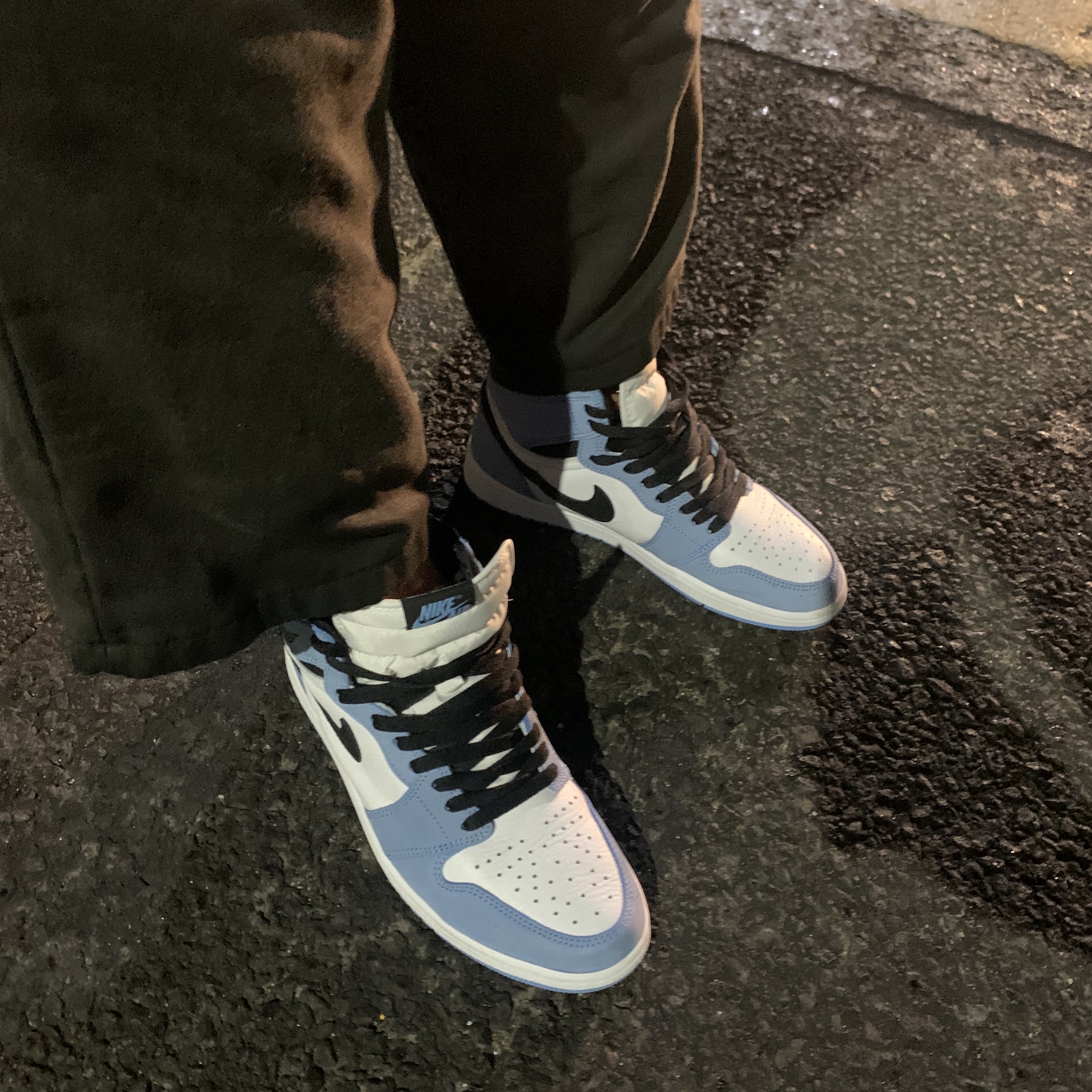 Jordan 1 Retro High OG University Blue 착용 스타일