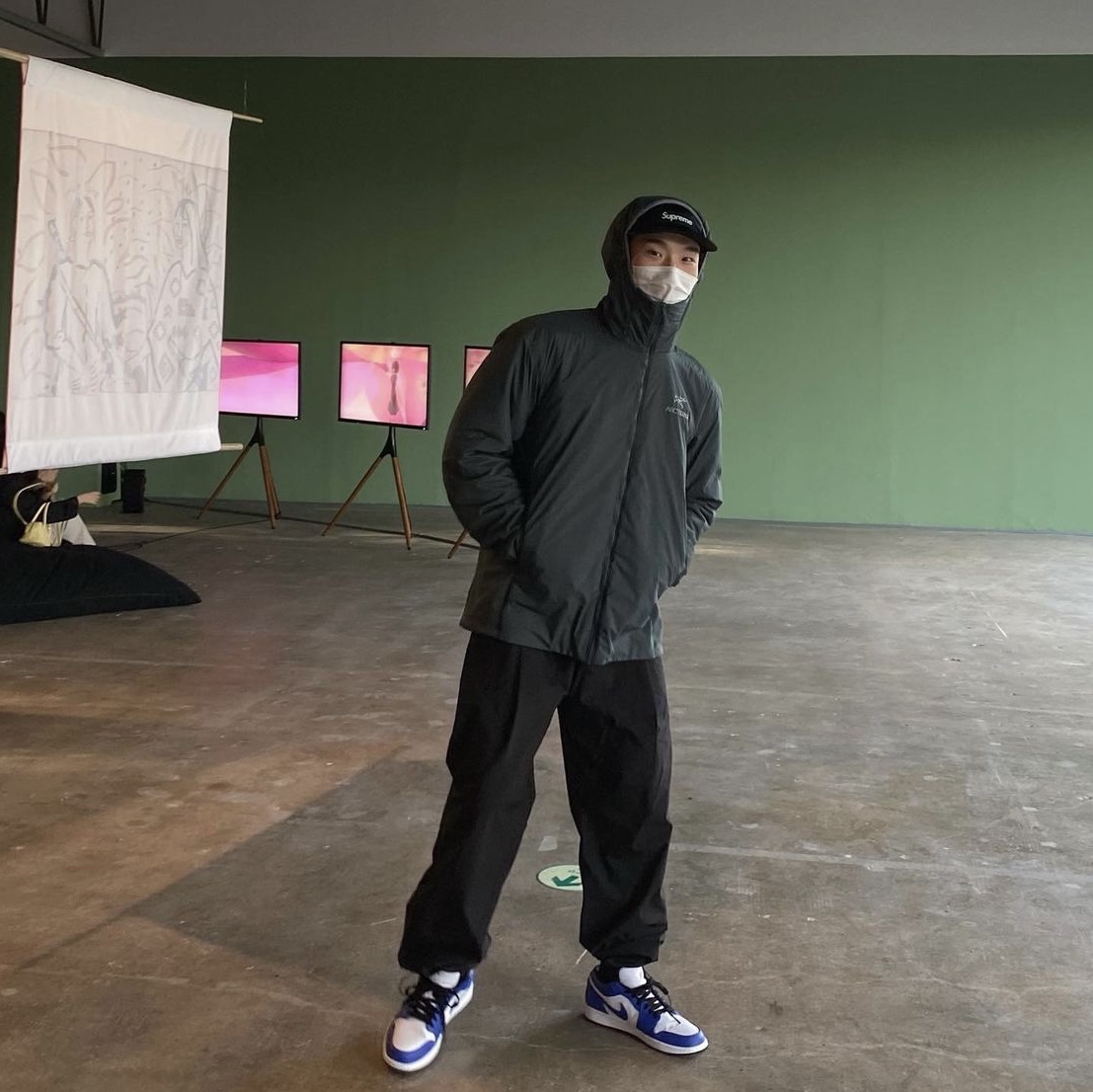 Supreme Washed Chino Twill Camp Cap Black, Jordan 1 Low Hyper Royal 착용 스타일