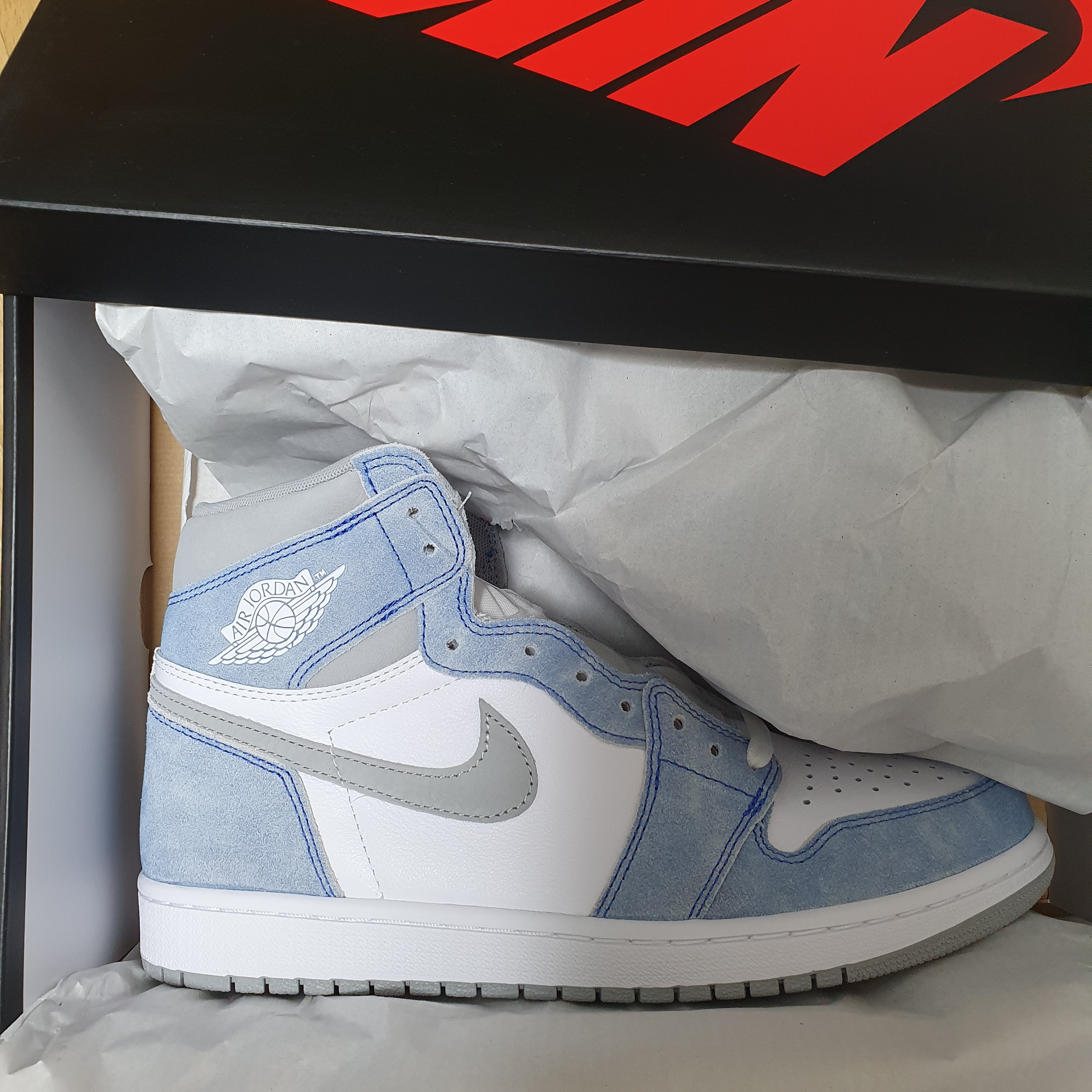 Jordan 1 Retro High OG Hyper Royal 착용 스타일
