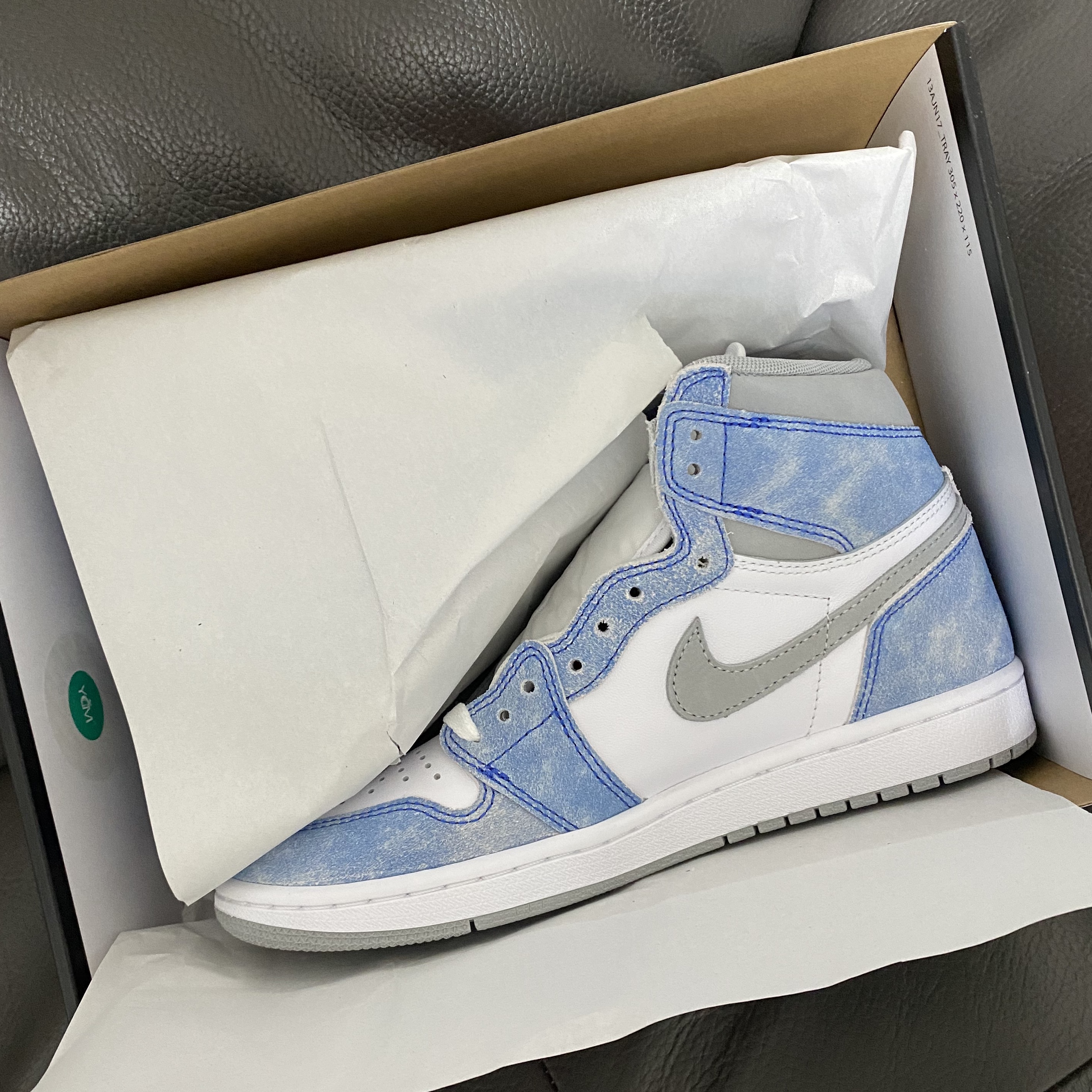 Jordan 1 Retro High OG Hyper Royal 착용 스타일