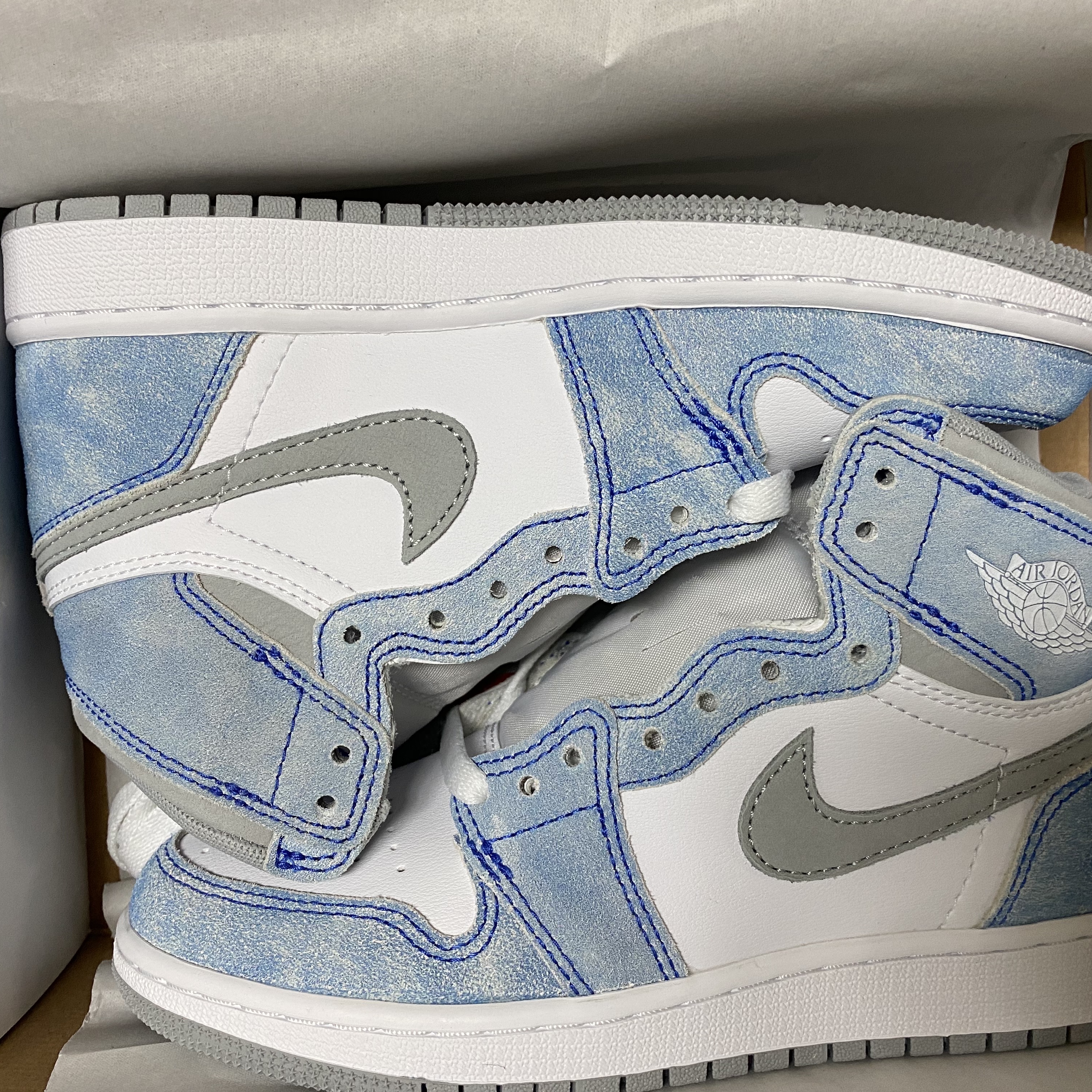 (GS) Jordan 1 Retro High OG Hyper Royal 착용 스타일 - 1