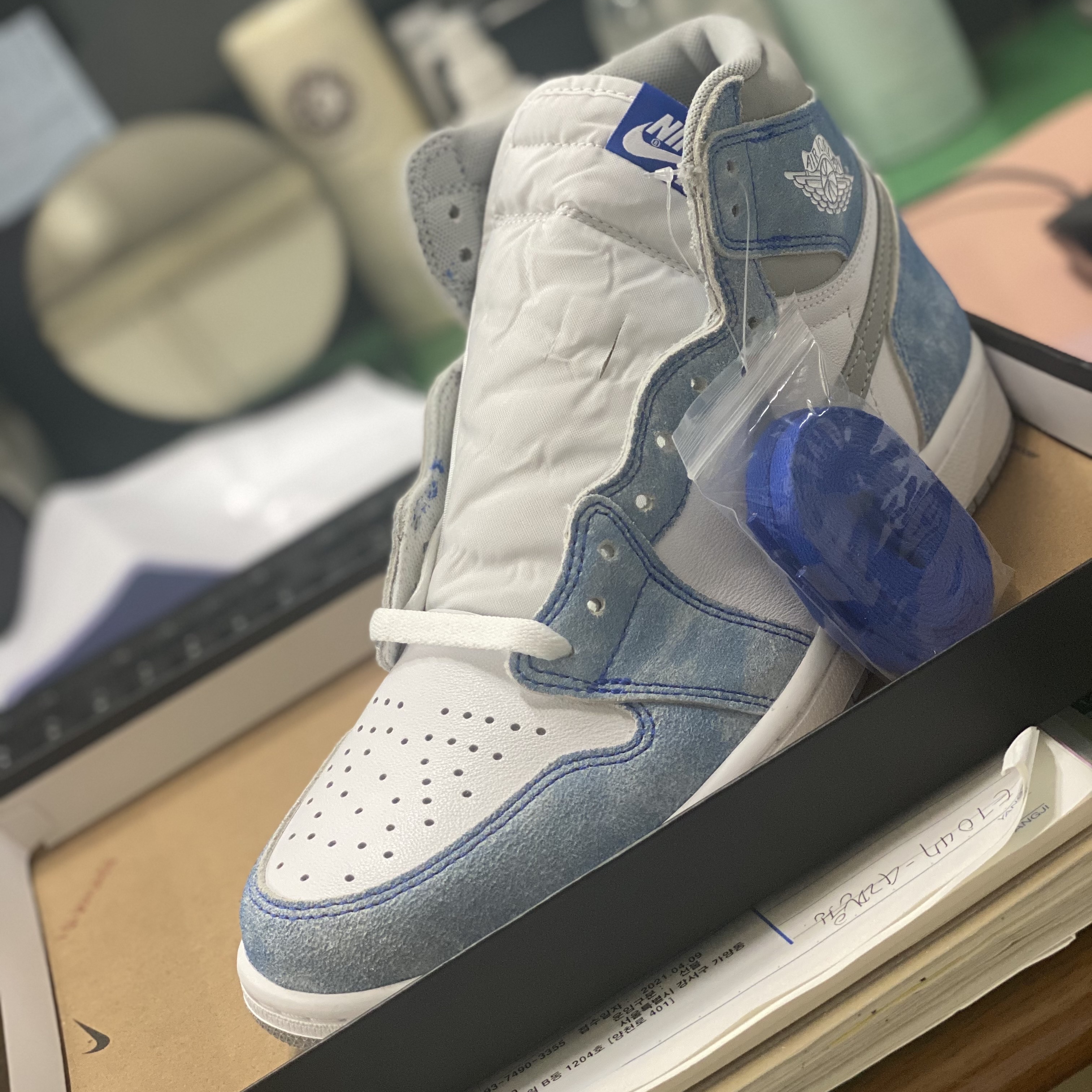 Jordan 1 Retro High OG Hyper Royal 착용 스타일