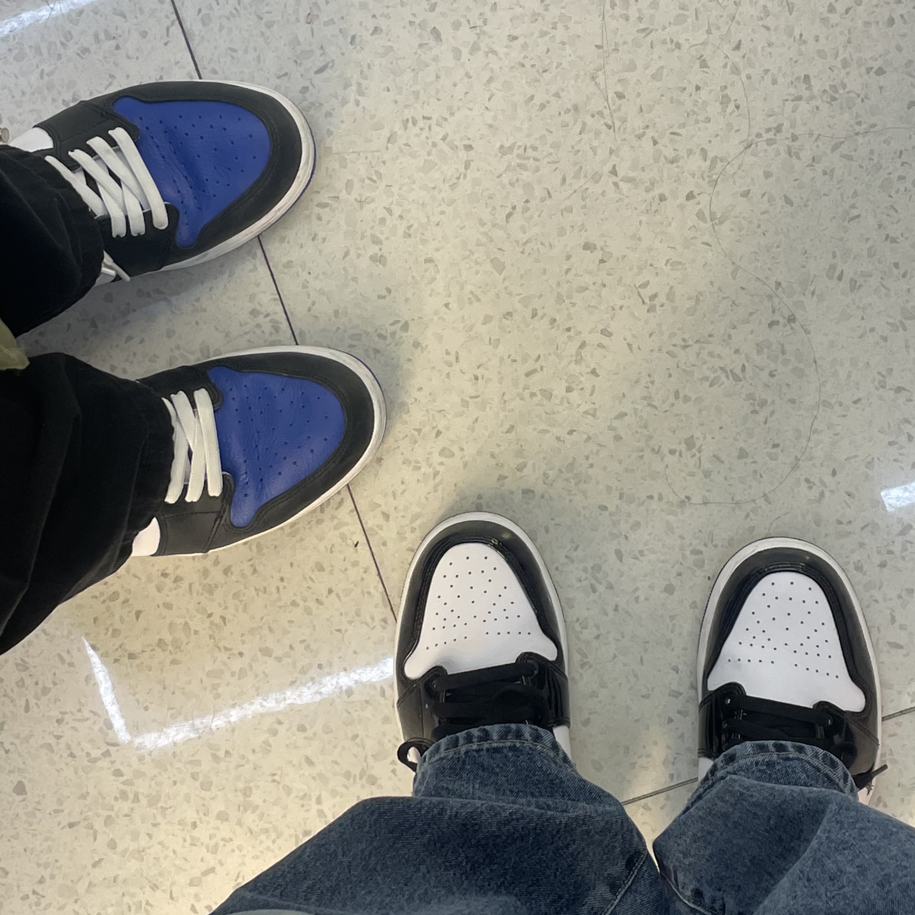 Jordan 1 Mid SE ASW Black, Jordan 1 Retro High OG Royal Toe 착용 스타일 - 2