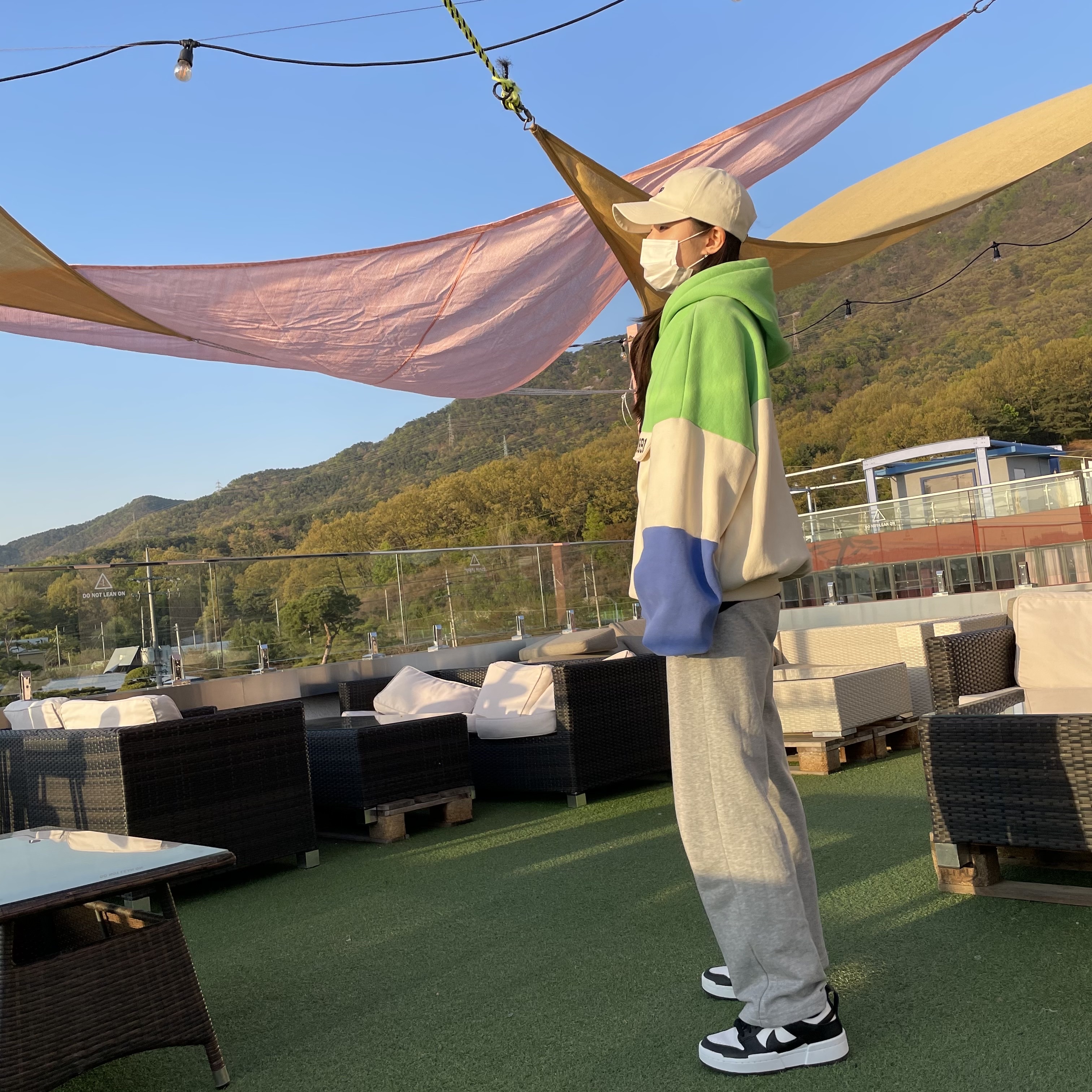 (W) Nike Dunk Low Disrupt Black White 착용 스타일 - 1