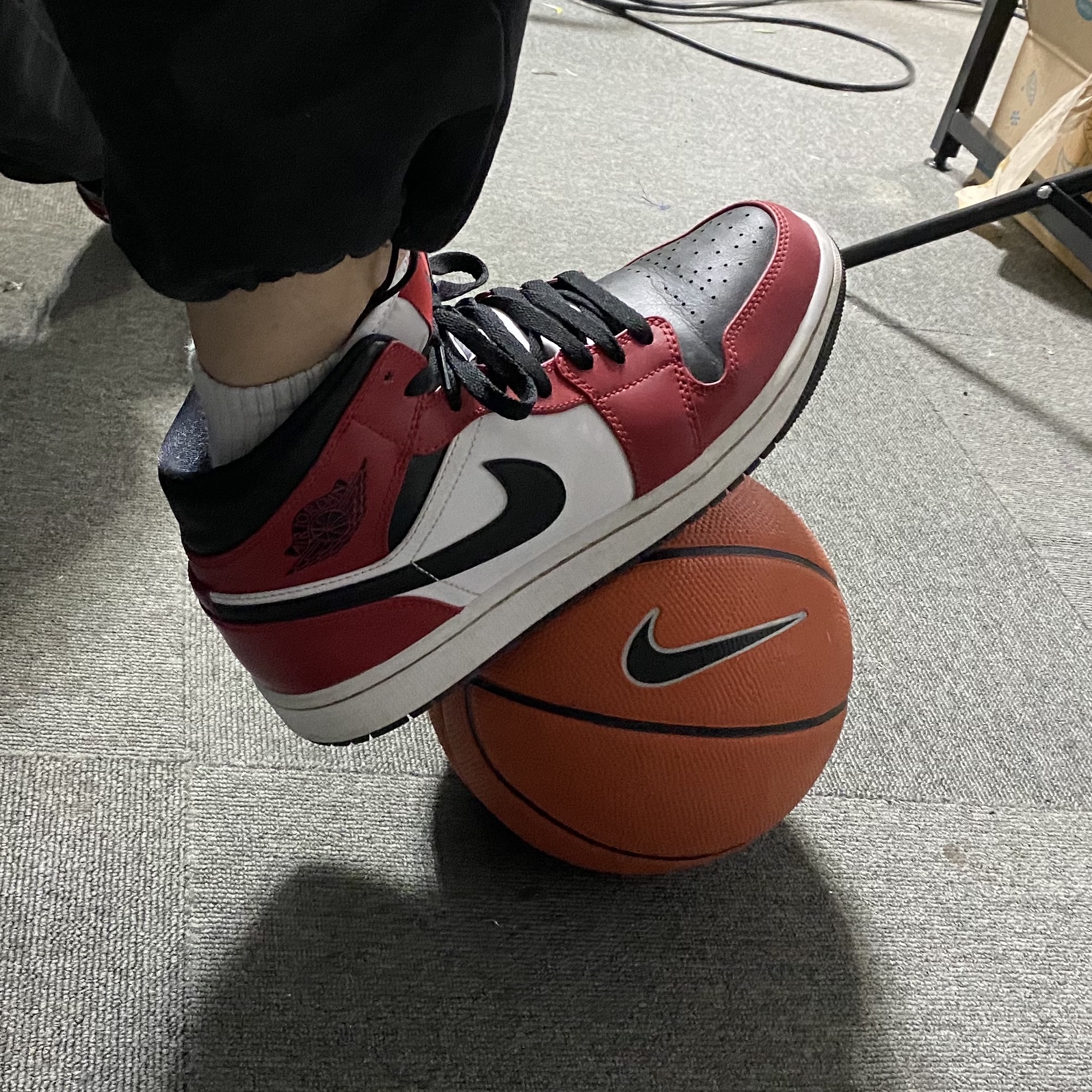 Jordan 1 Mid Chicago Black Toe 착용 스타일 - 1