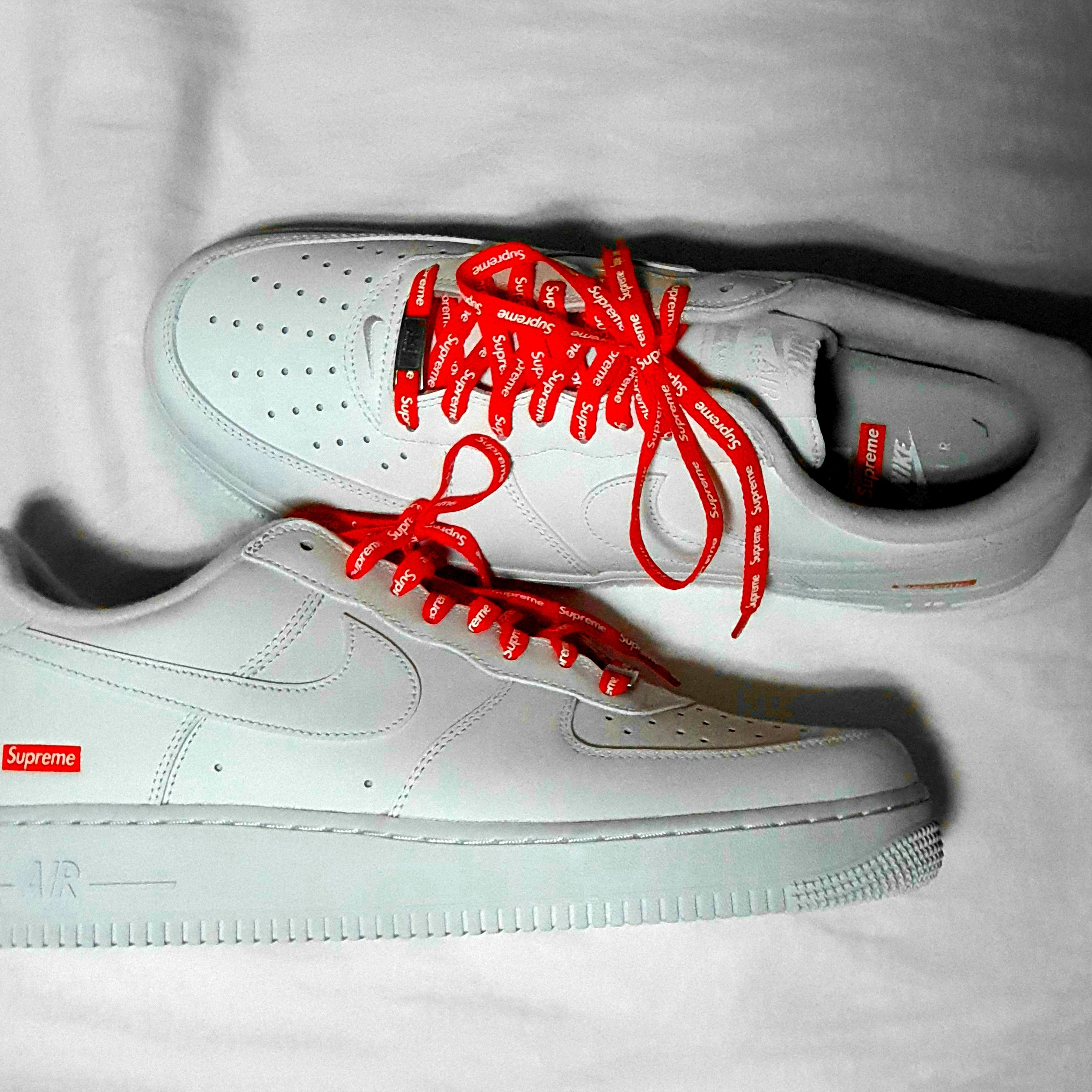 Nike x Supreme Air Force 1 Low White 착용 스타일