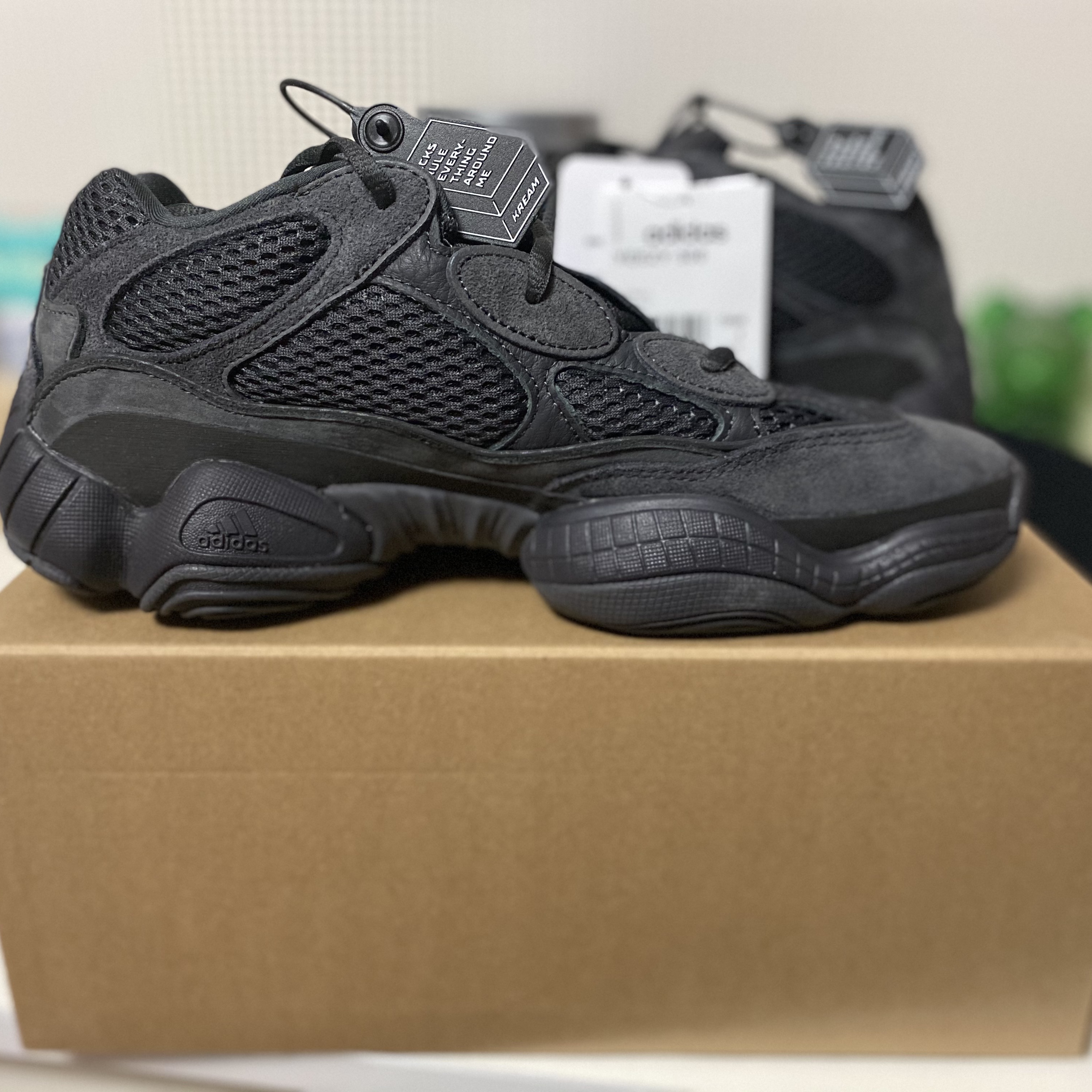 Adidas Yeezy 500 Utility Black 2018/2020 착용 스타일