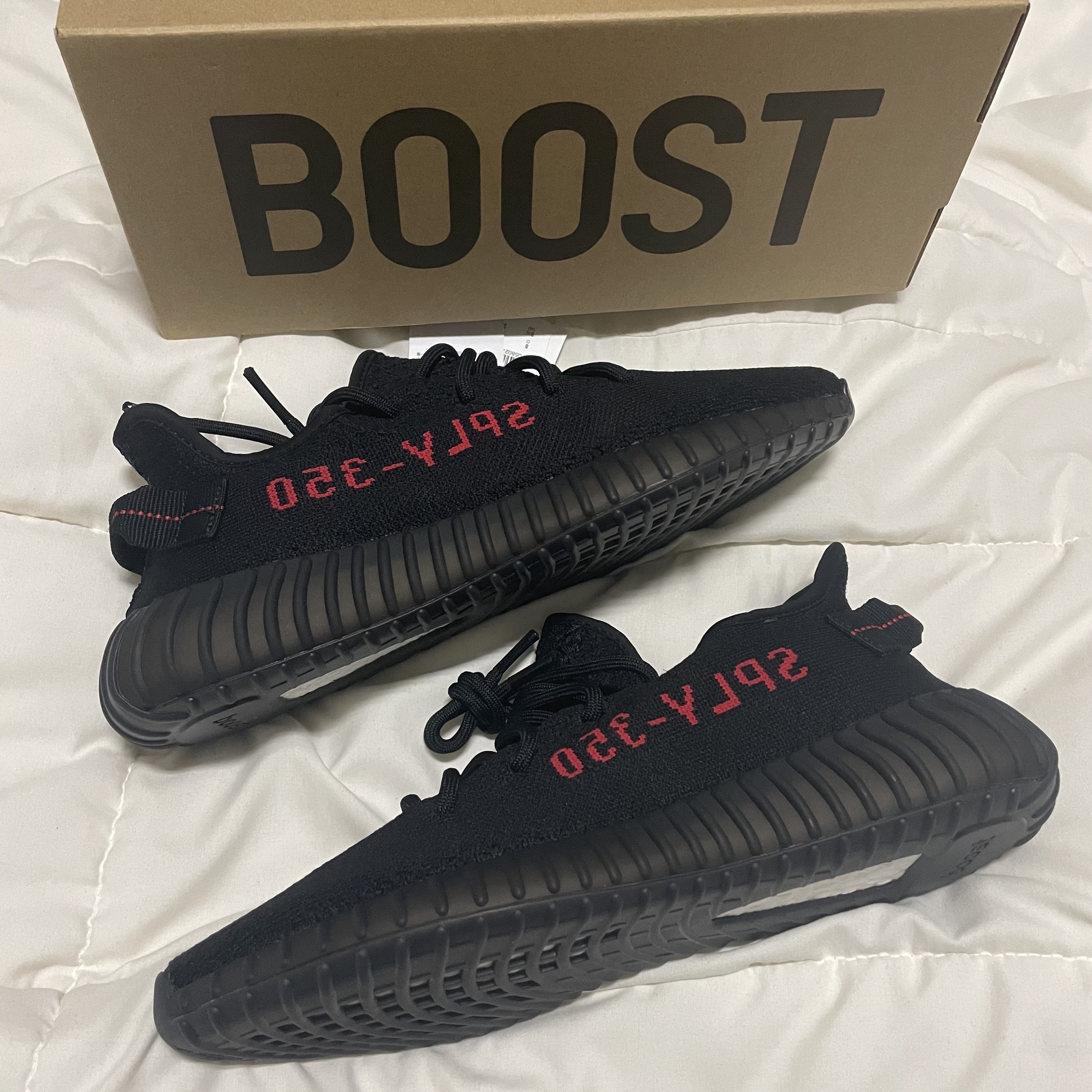 Adidas Yeezy Boost 350 V2 Black Red 2020 착용 스타일