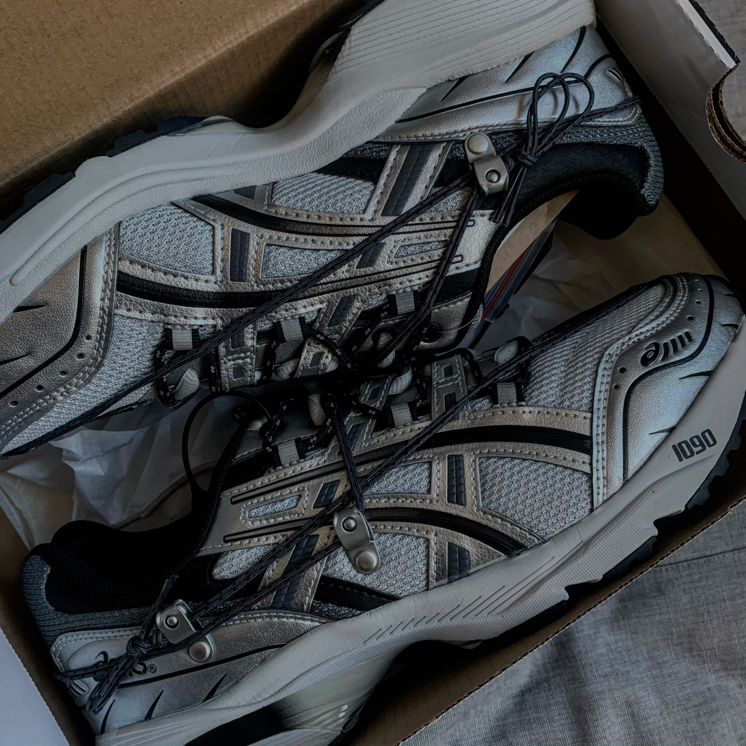 Asics x Andersson Bell Gel-1090 Glacier Grey Silver 착용 스타일