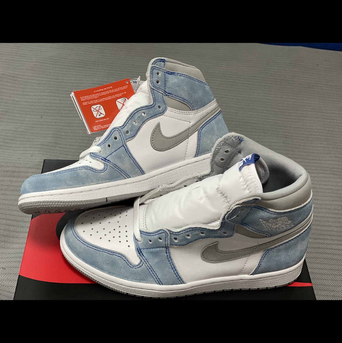 Jordan 1 Retro High OG Hyper Royal 착용 스타일 - 3