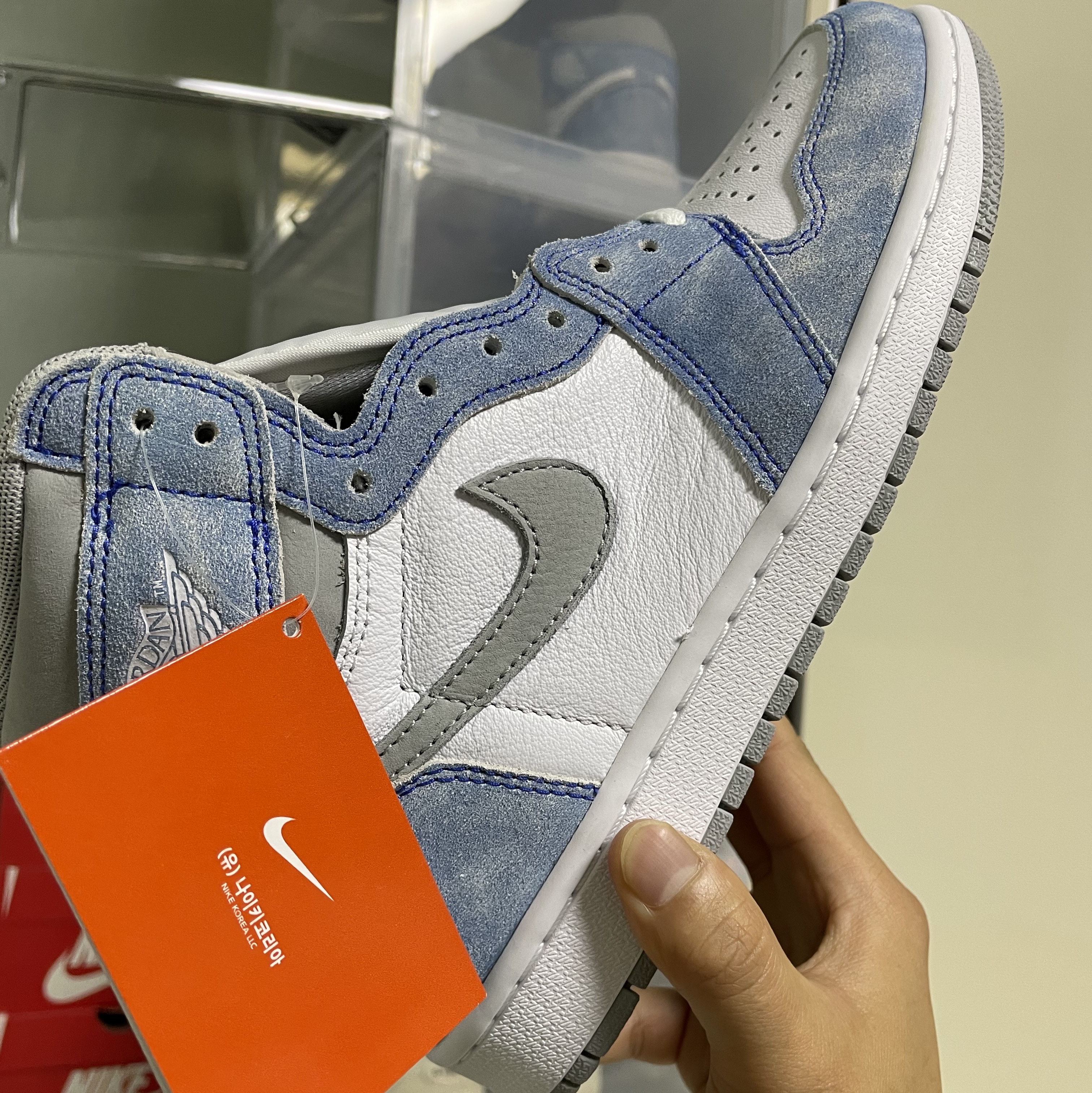 Jordan 1 Retro High OG Hyper Royal 착용 스타일