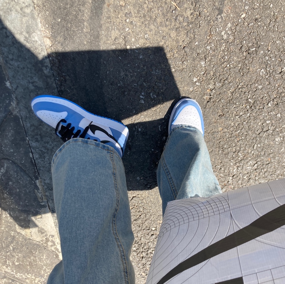 (GS) Jordan 1 Retro High OG University Blue 착용 스타일 - 2