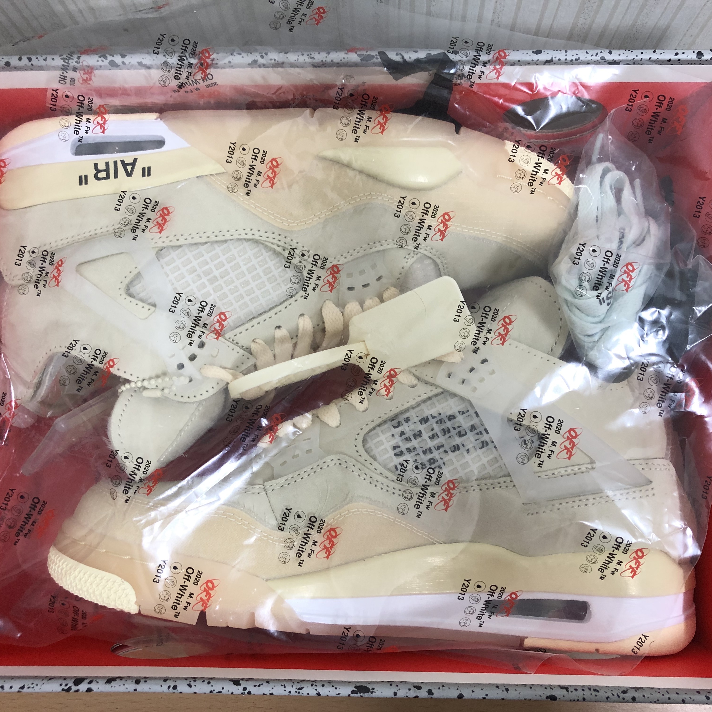 (W) Jordan 4 x Off-White Retro SP Sail 착용 스타일 - 2